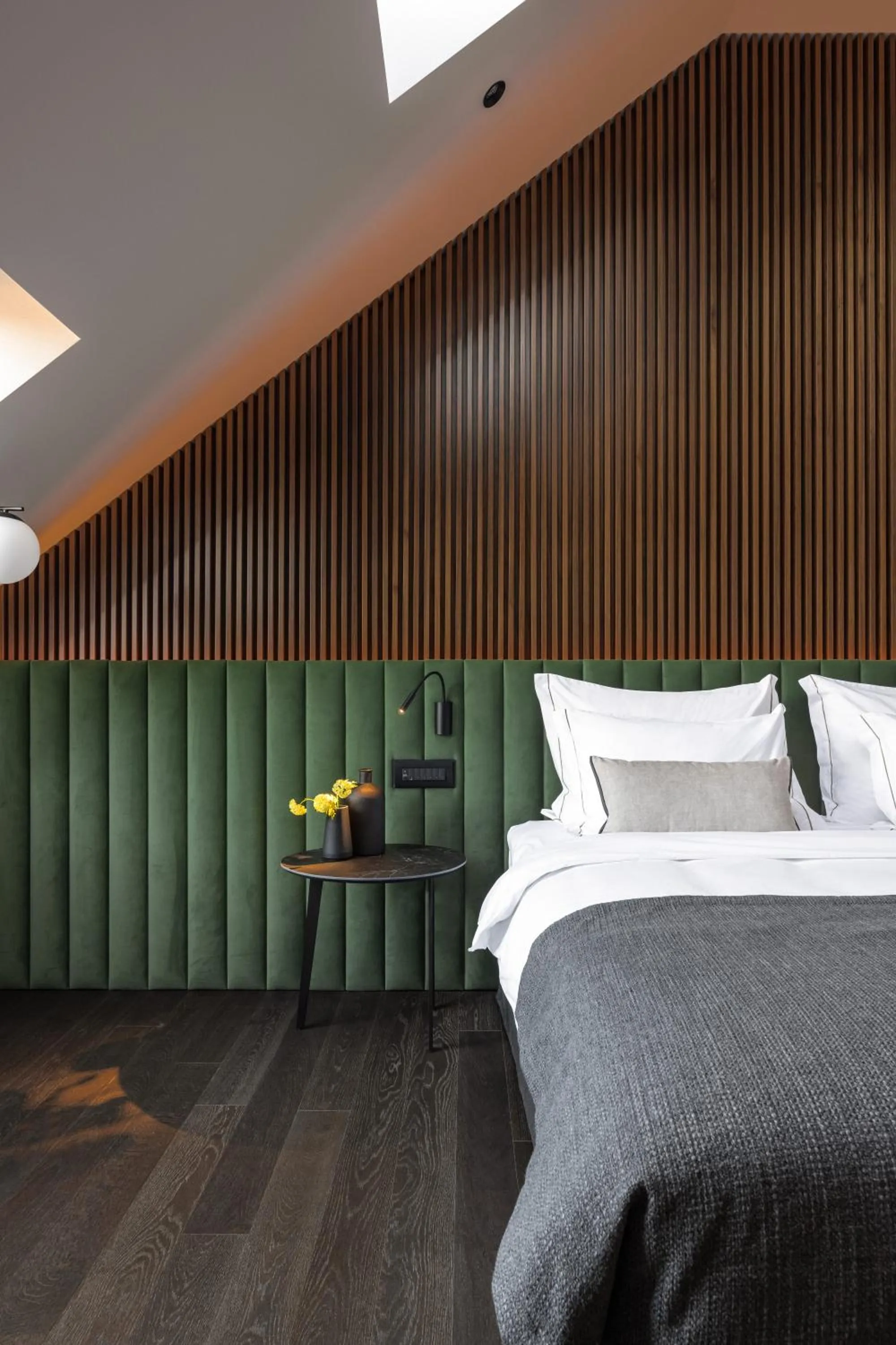 Bed in The Lynx Mountain Resort