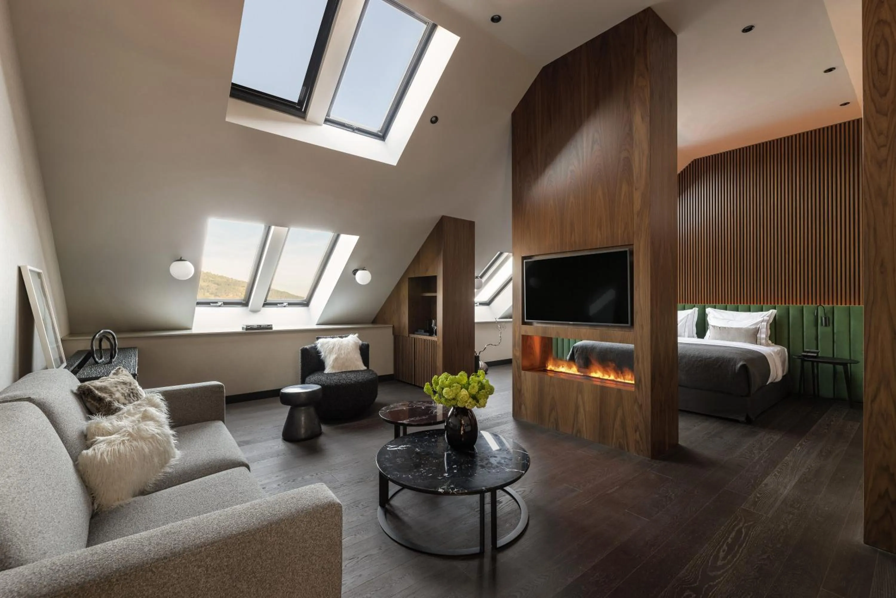 Bed in The Lynx Mountain Resort