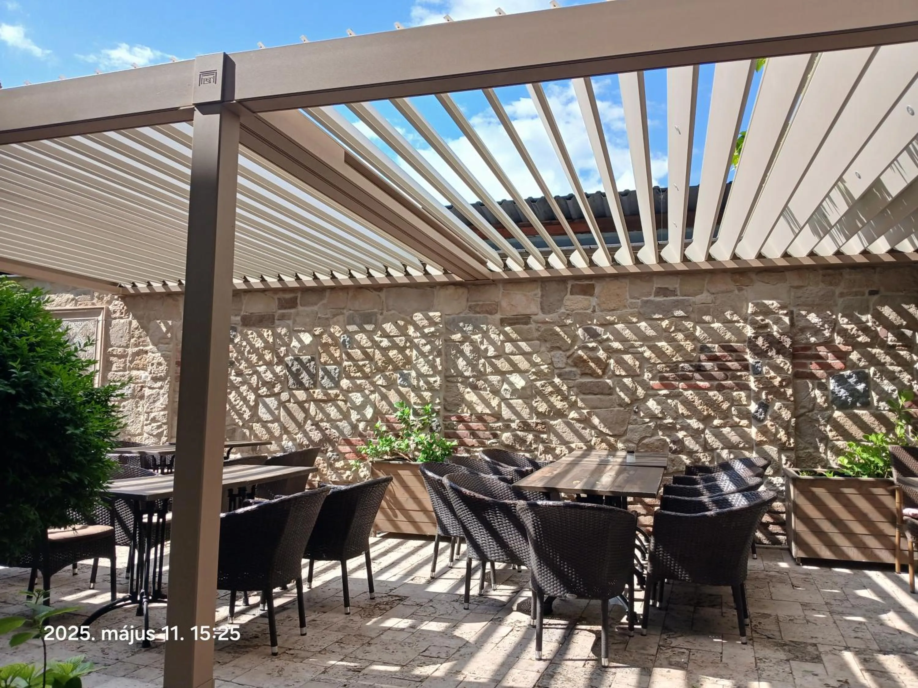 Restaurant/places to eat in Éjjeli Bagoly Étterem és Panzió