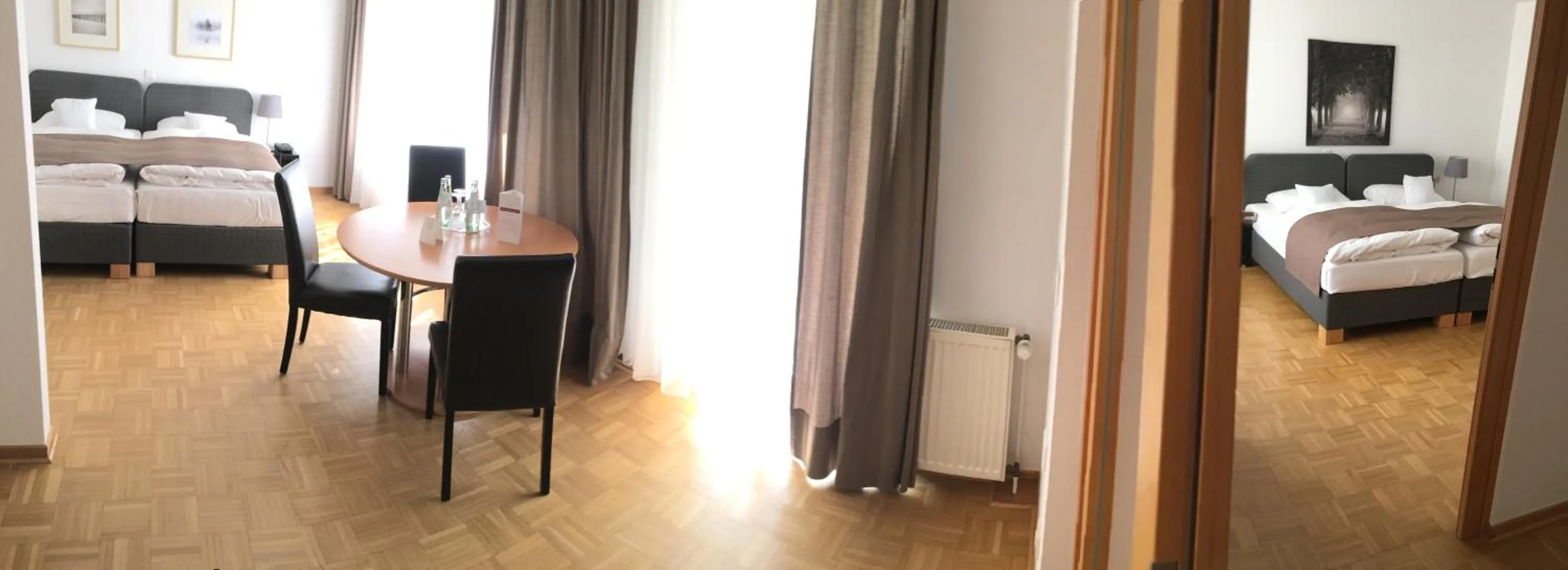 Photo of the whole room, TV/Entertainment Center in Residenz Hotel am Festspielhaus