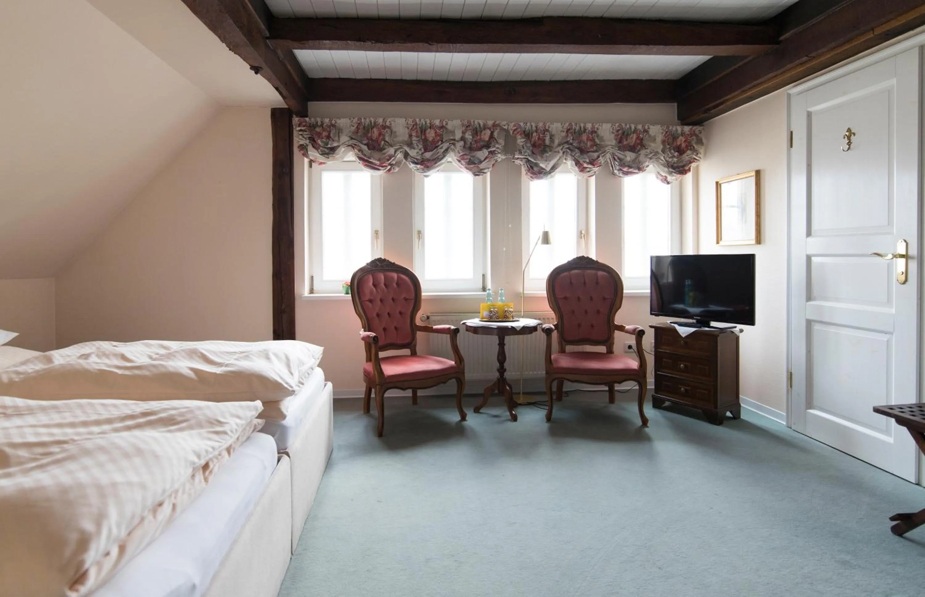 Bed in Hotel Kavaliershaus/Schloss Bad Zwesten