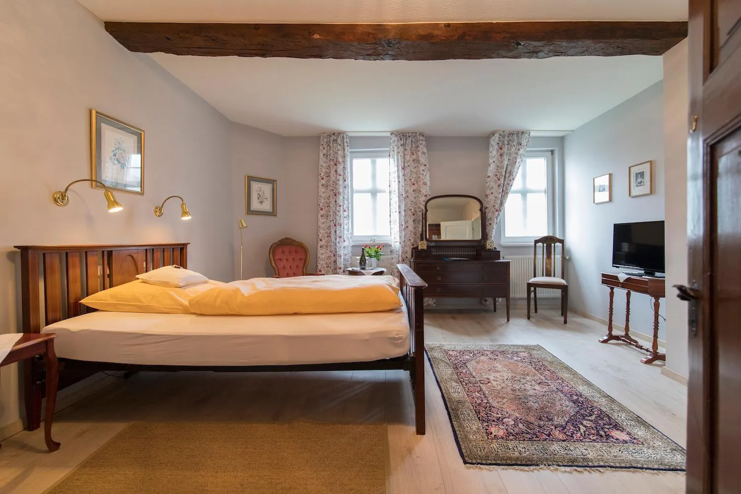 Bed in Hotel Kavaliershaus/Schloss Bad Zwesten