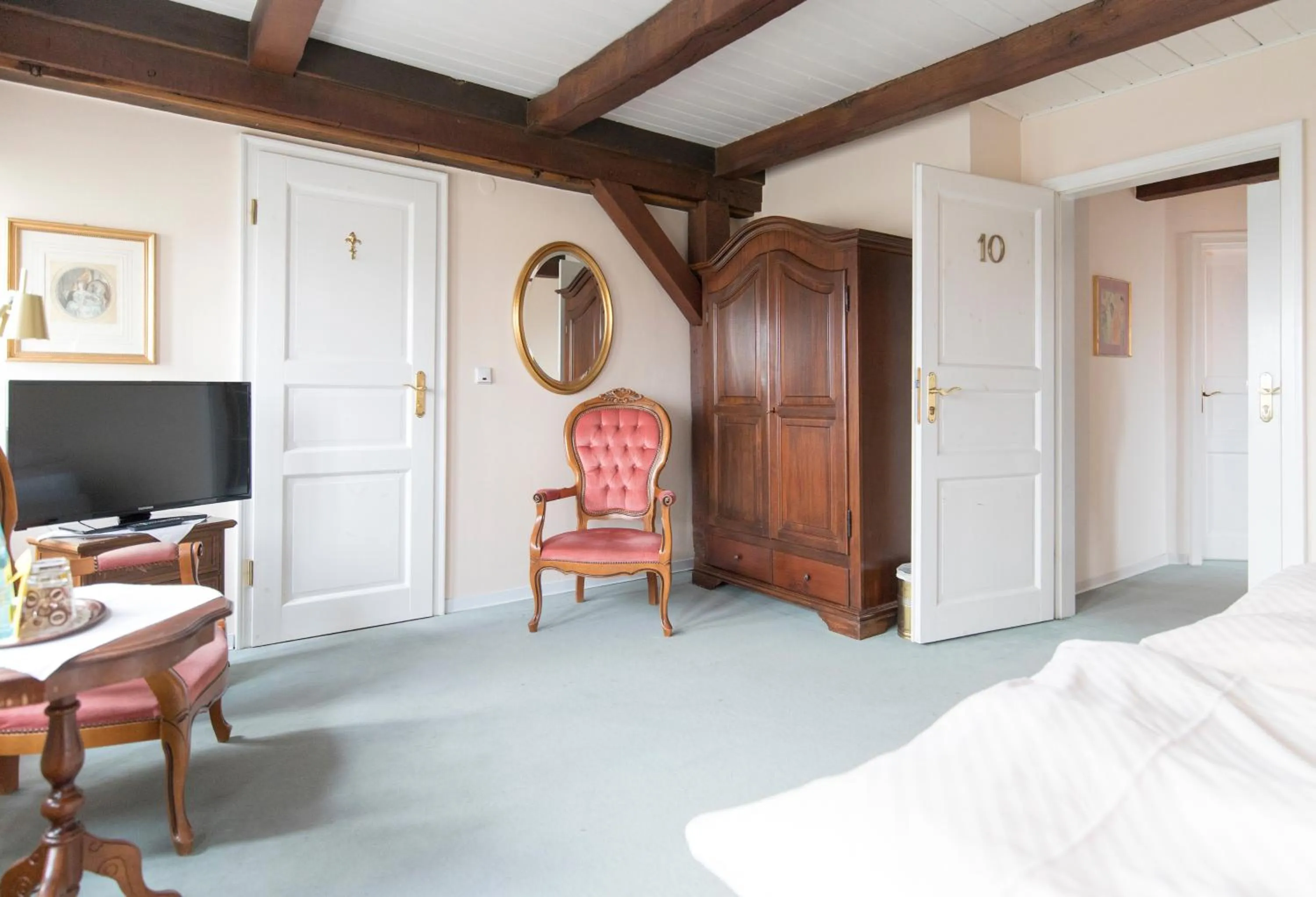 Bed in Hotel Kavaliershaus/Schloss Bad Zwesten