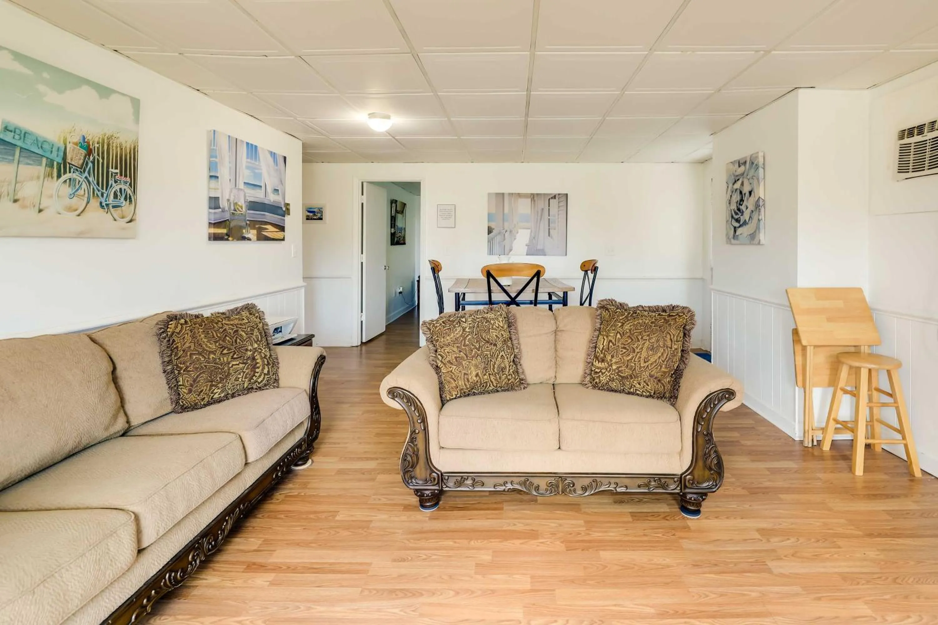 Hannahs Place - Quaint and Cozy Apt by the Beach!