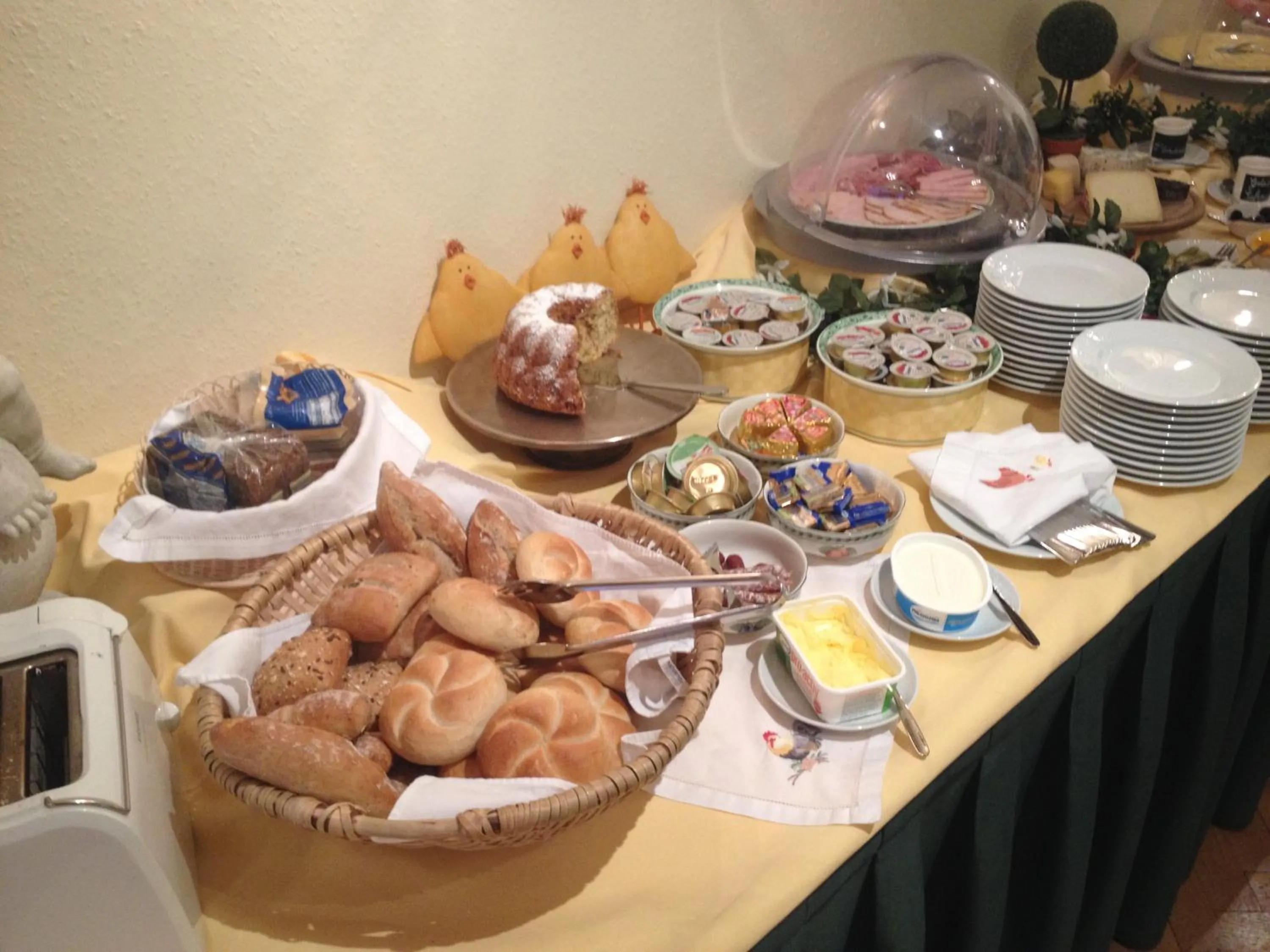 Breakfast in Hotel Roter Hahn - Bed & Breakfast
