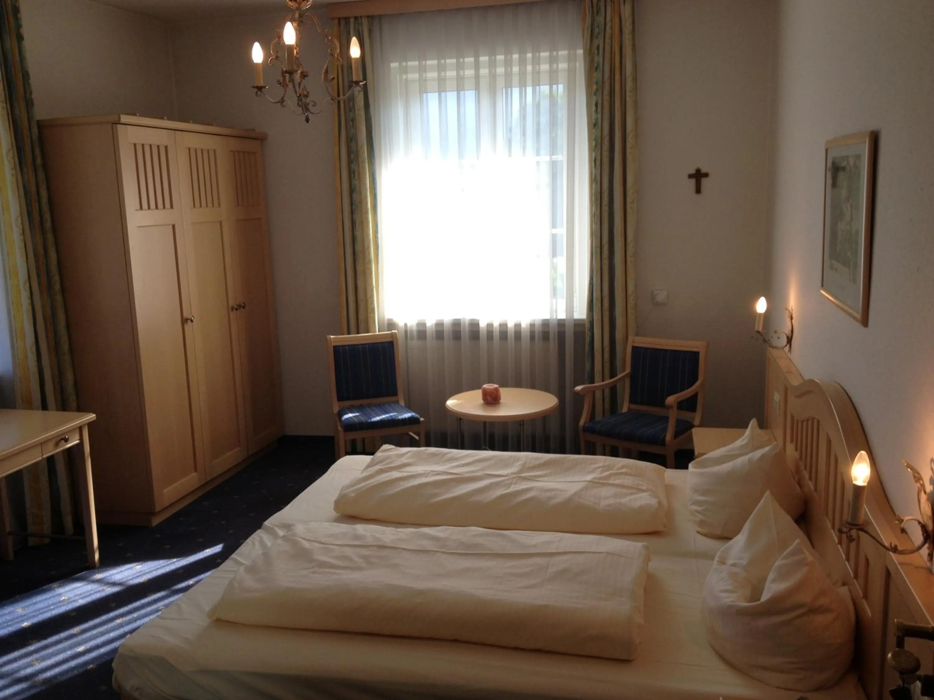 Bed in Hotel Roter Hahn - Bed & Breakfast