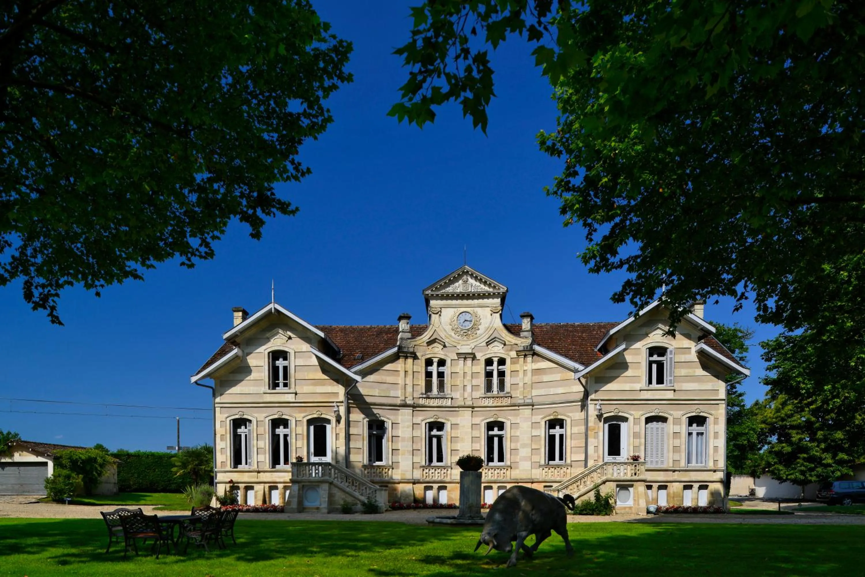 Property building in Château Maucaillou