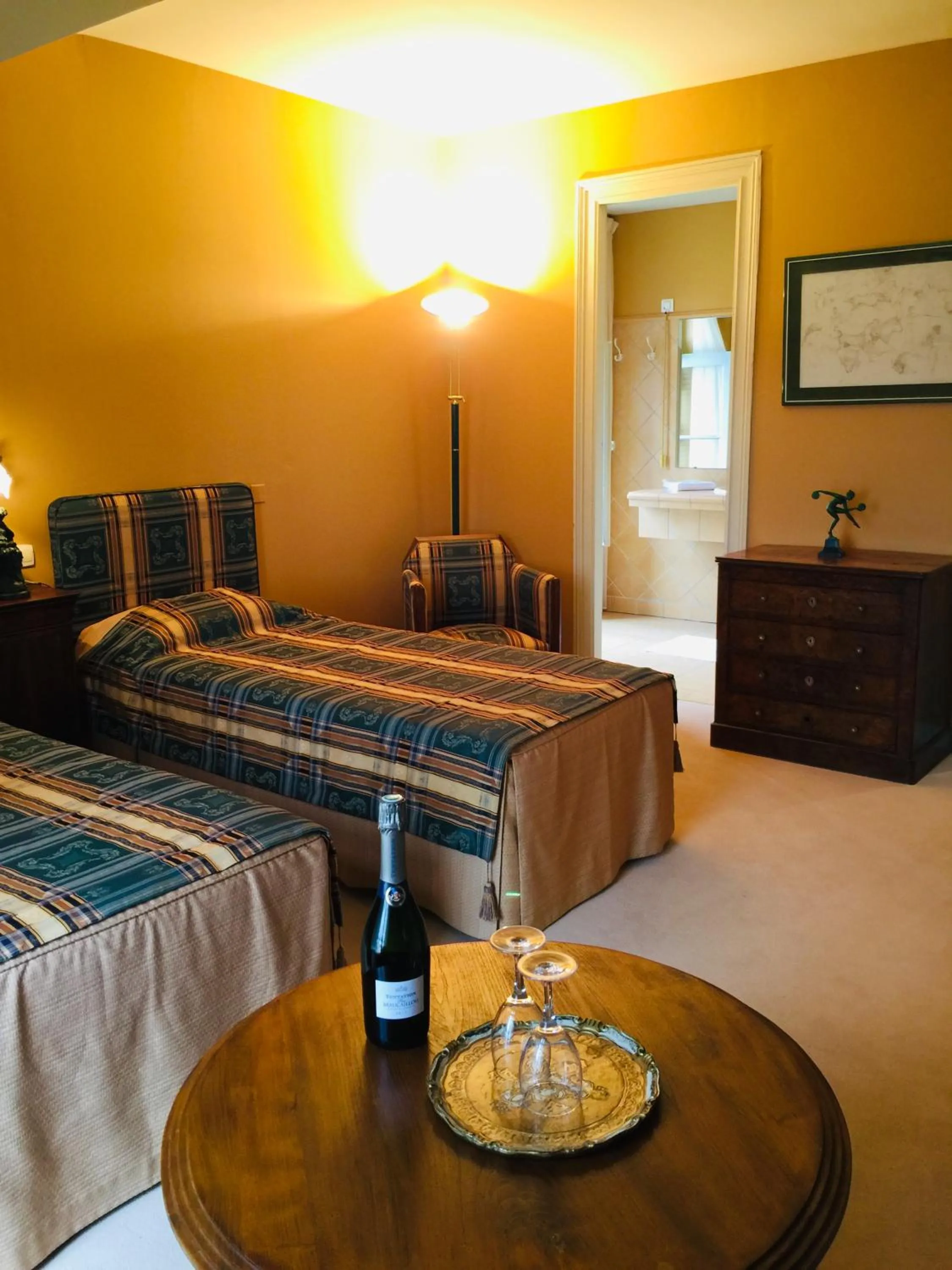 Photo of the whole room, Bed in Château Maucaillou