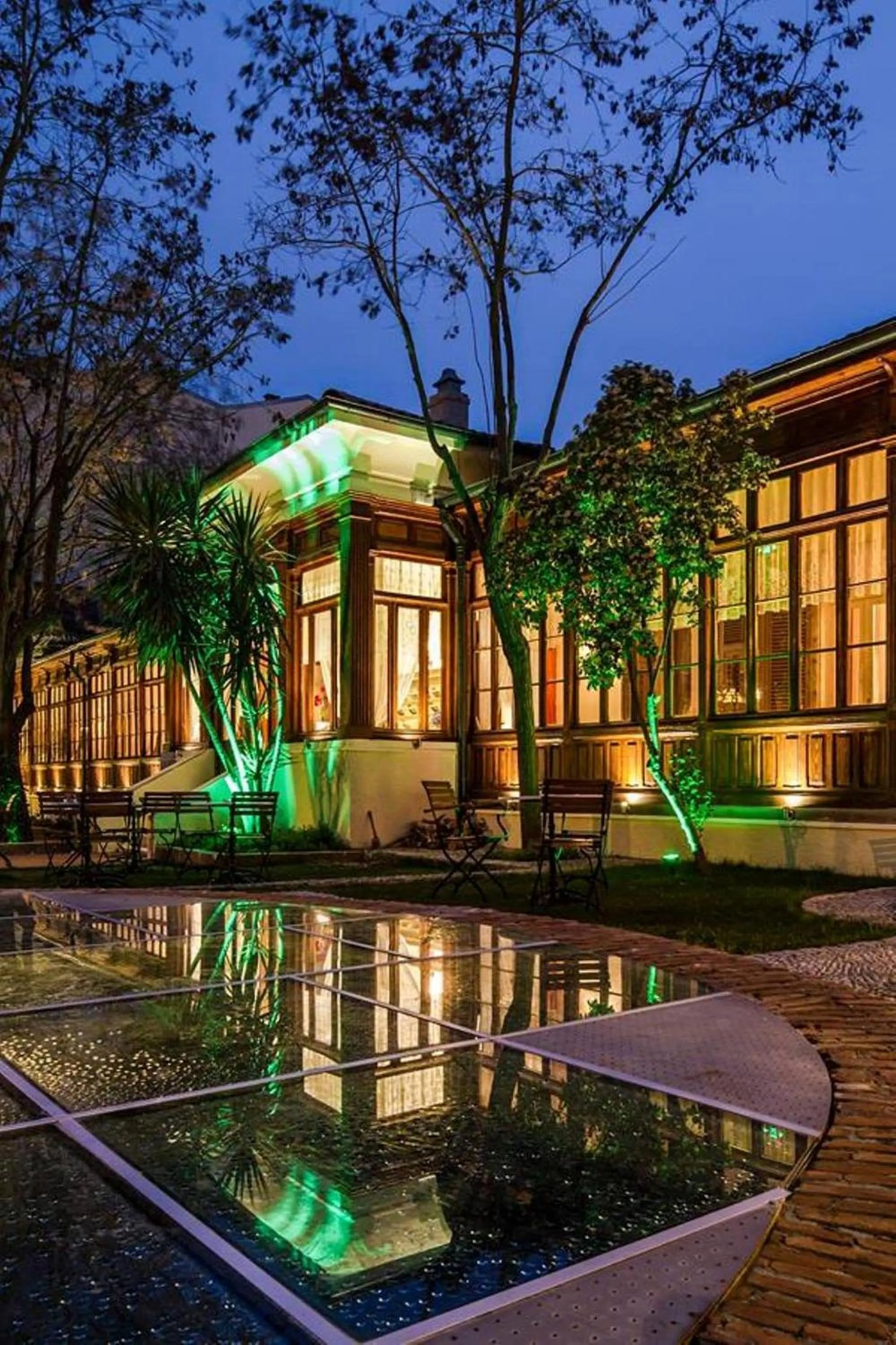 Night in Villa Levante