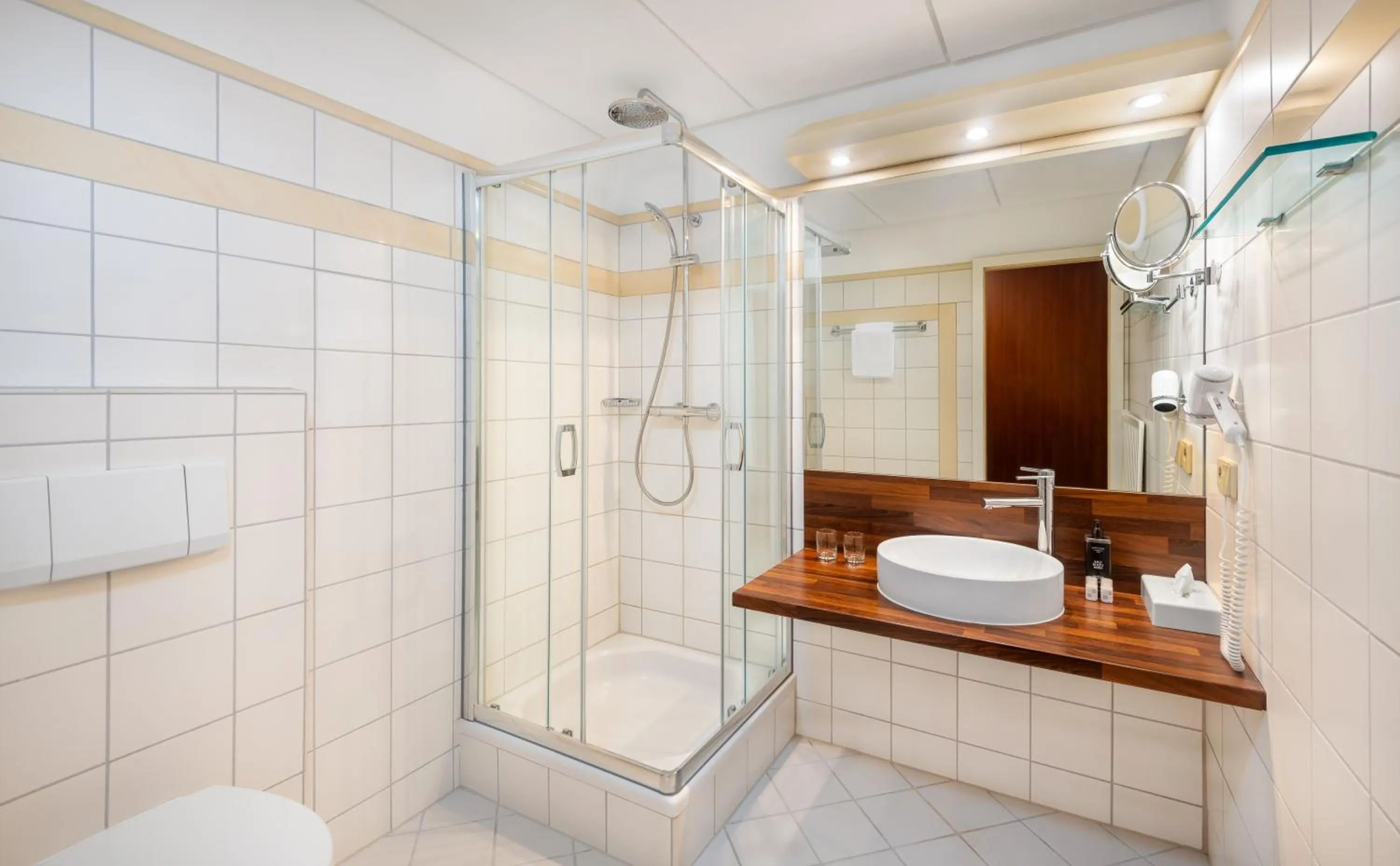 Bathroom in Wyndham Garden Lahnstein Koblenz