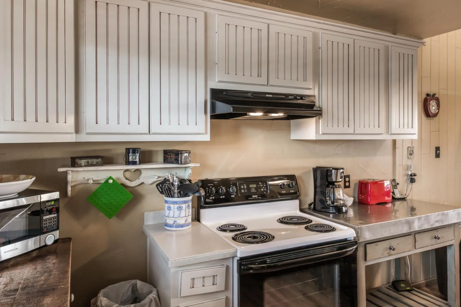 Kitchen or kitchenette in Fox Hollow Condo #35
