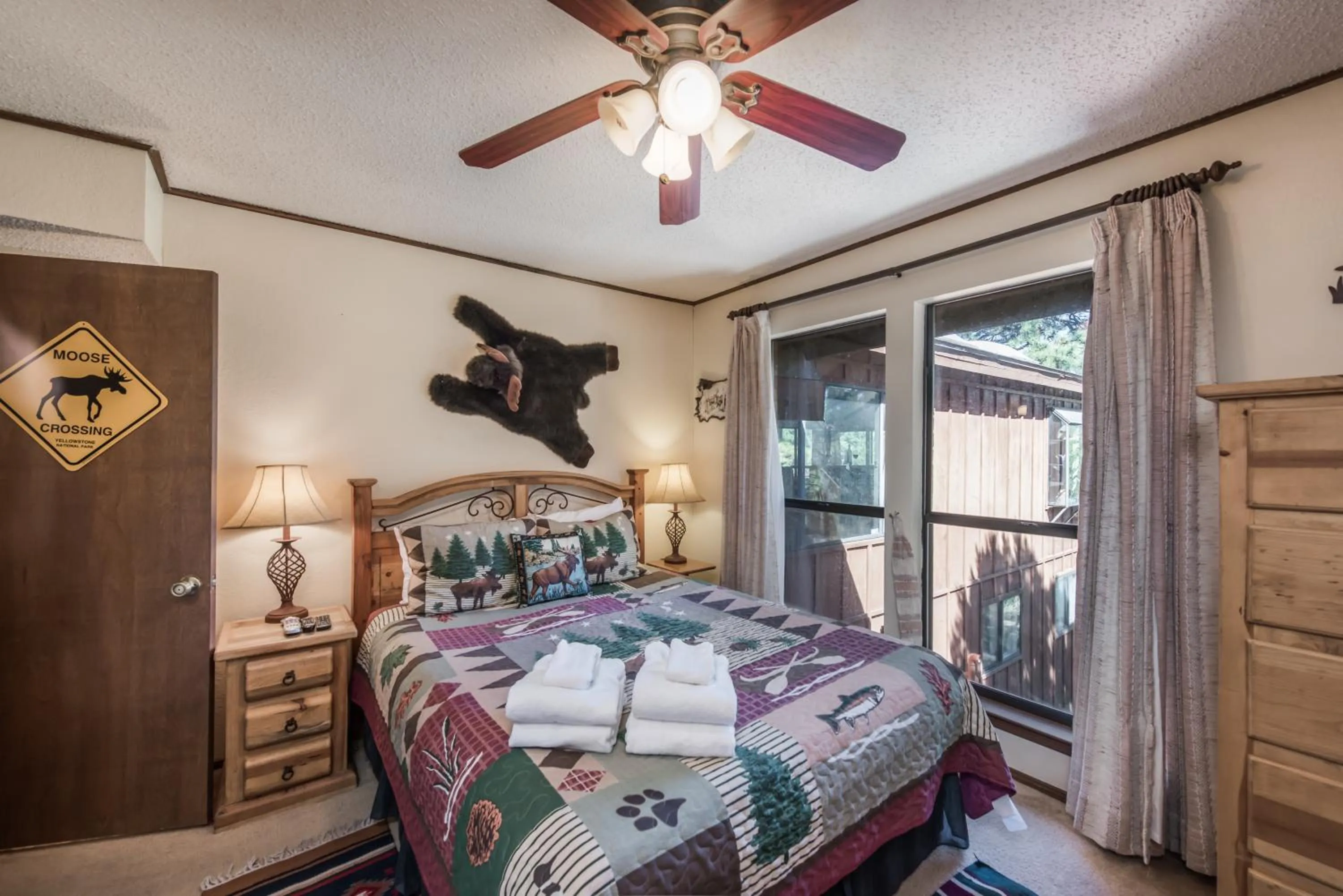 Bedroom, Bed in Cowboys, Indians and Outlaws