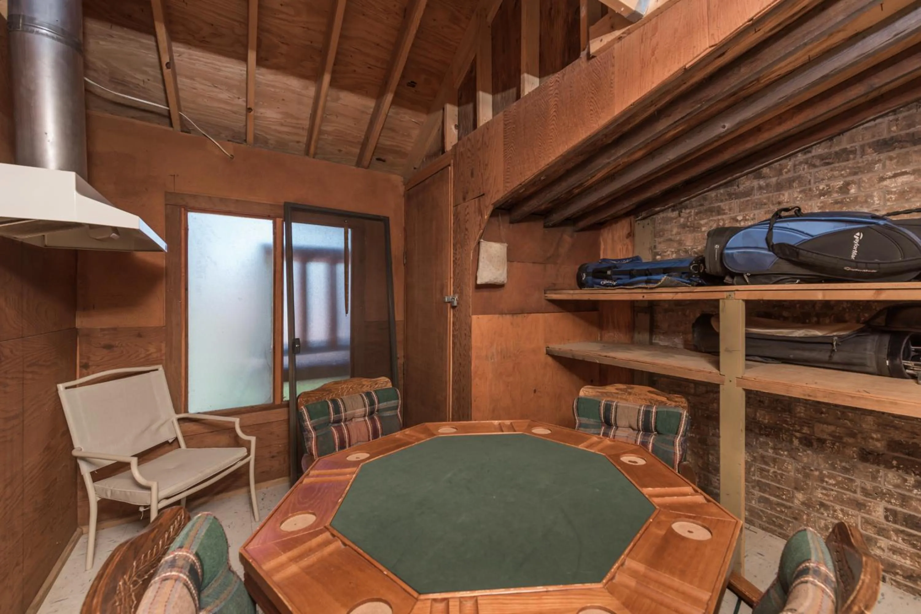 Property building in Cowboys, Indians and Outlaws