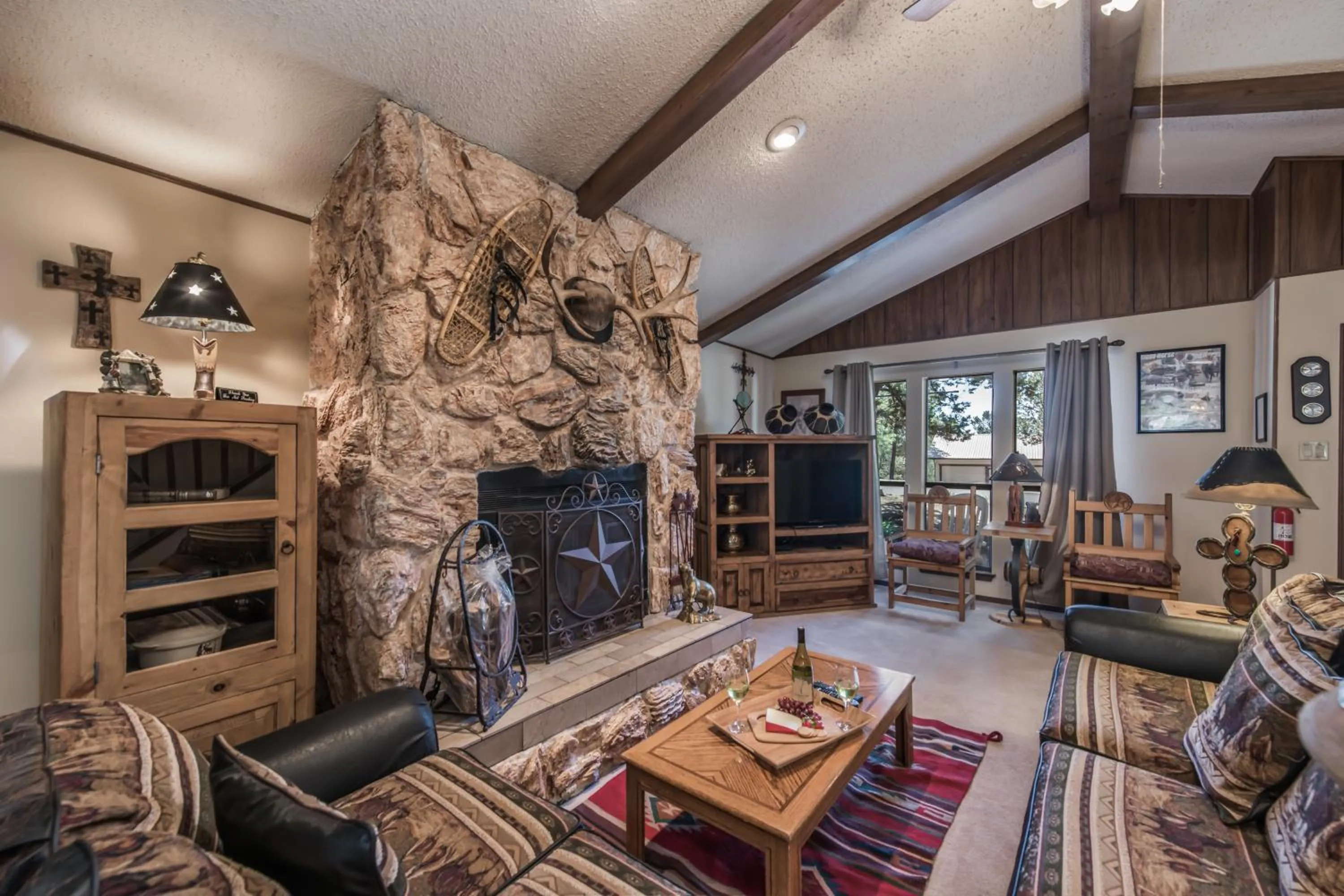 Living room in Cowboys, Indians and Outlaws