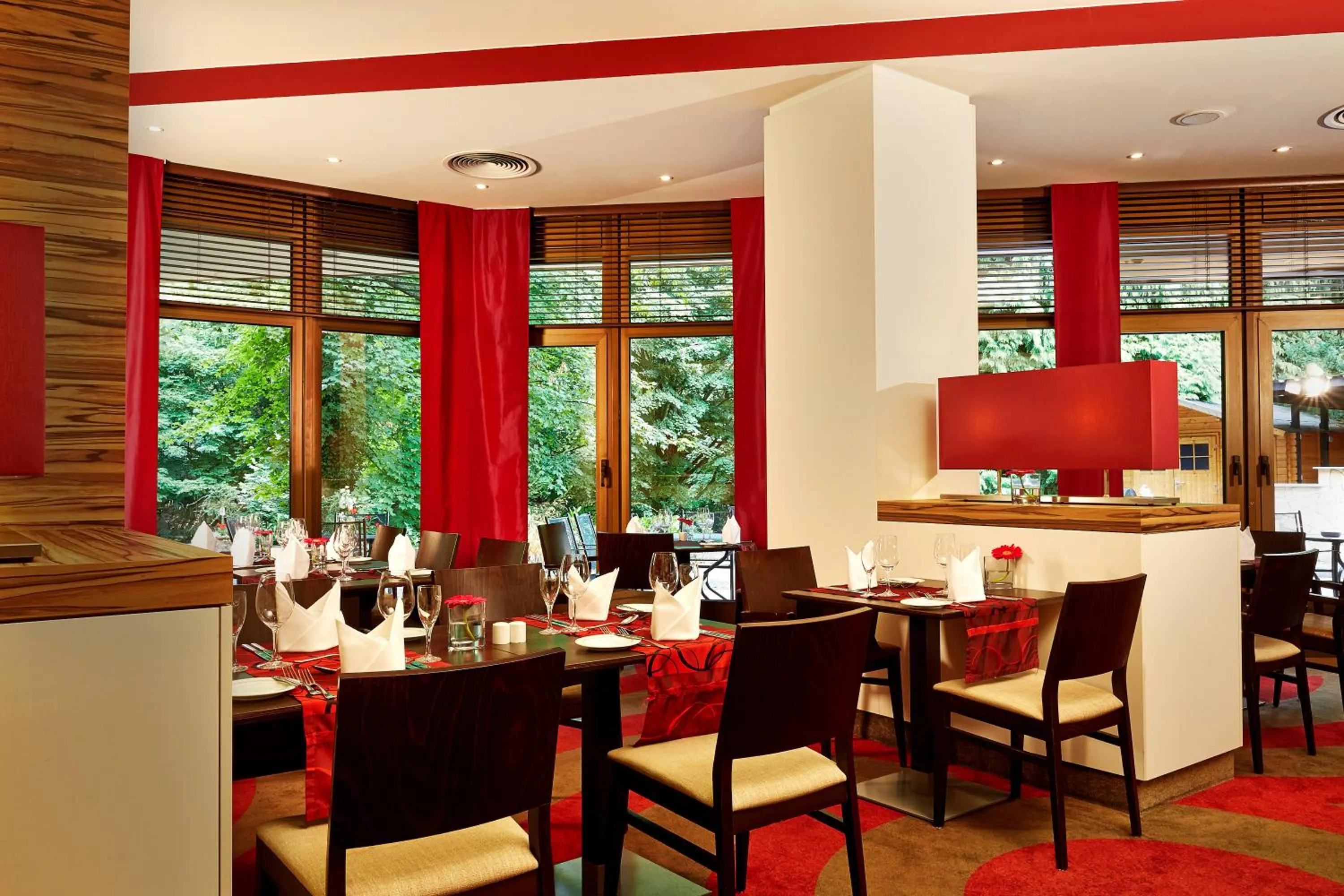 Restaurant/places to eat in H+ Hotel Bad Soden
