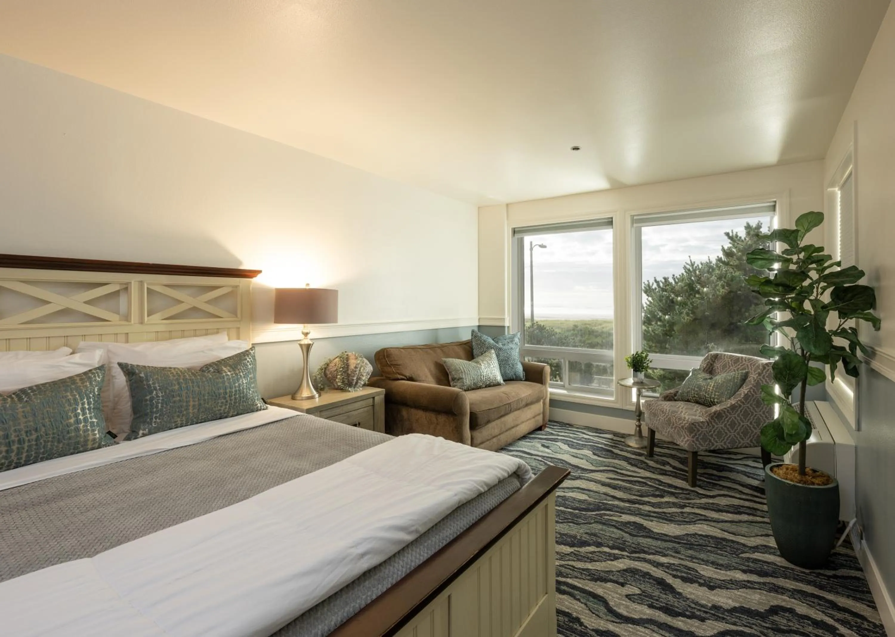 Bed in The Seaside Oceanfront Inn