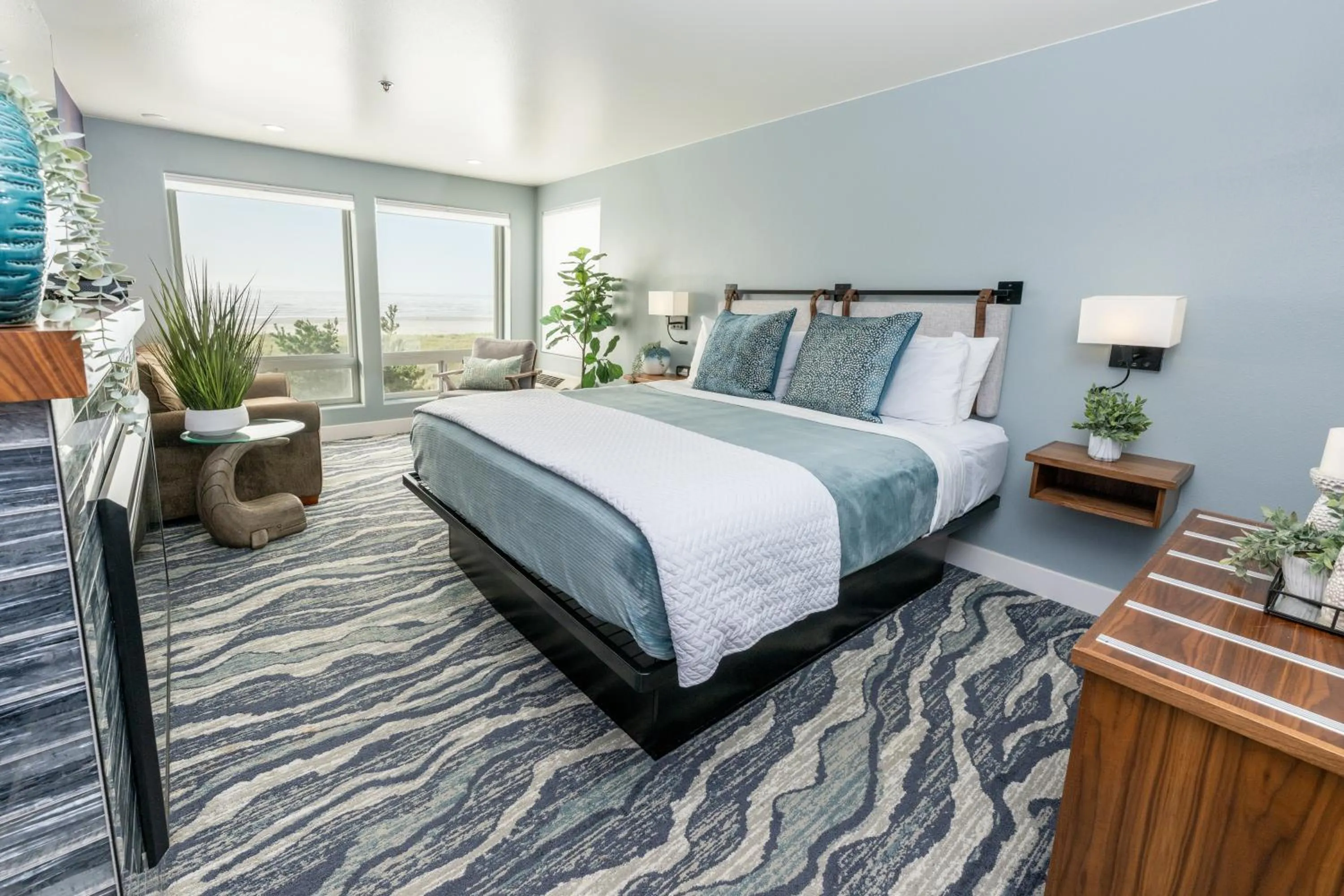 Bed in The Seaside Oceanfront Inn