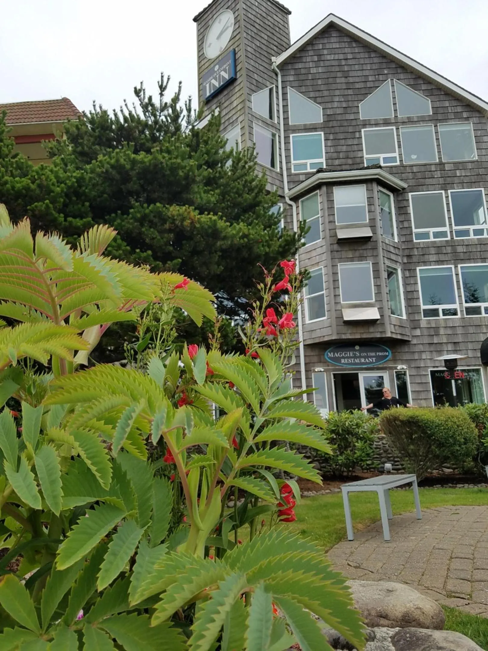Facade/entrance in The Seaside Oceanfront Inn