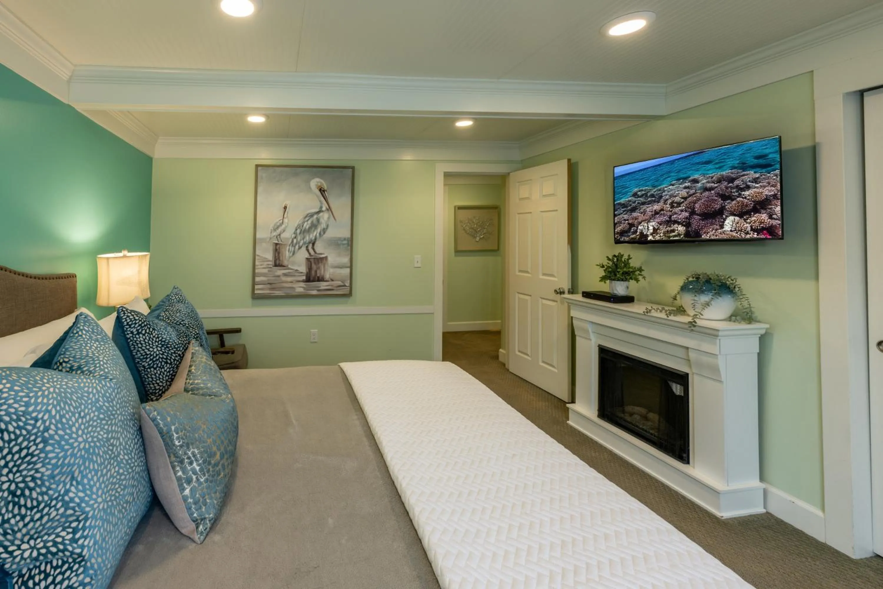 Bed in The Seaside Oceanfront Inn