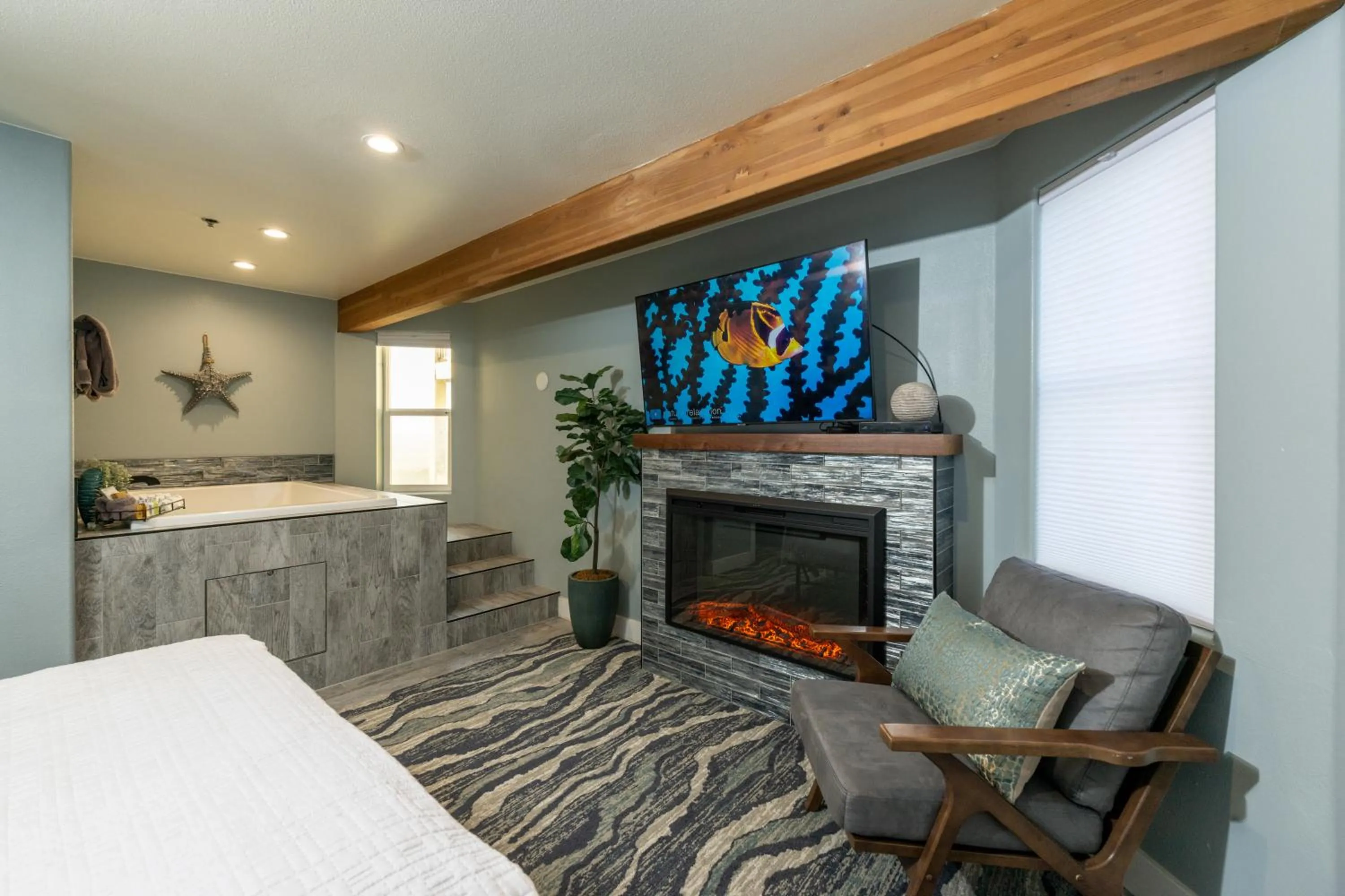 Bed in The Seaside Oceanfront Inn