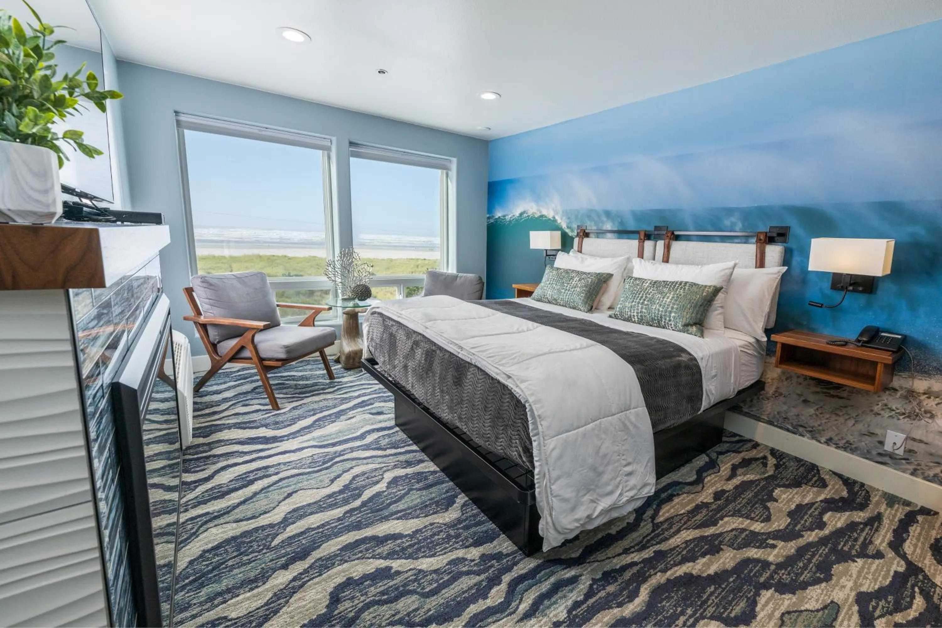 Bed in The Seaside Oceanfront Inn