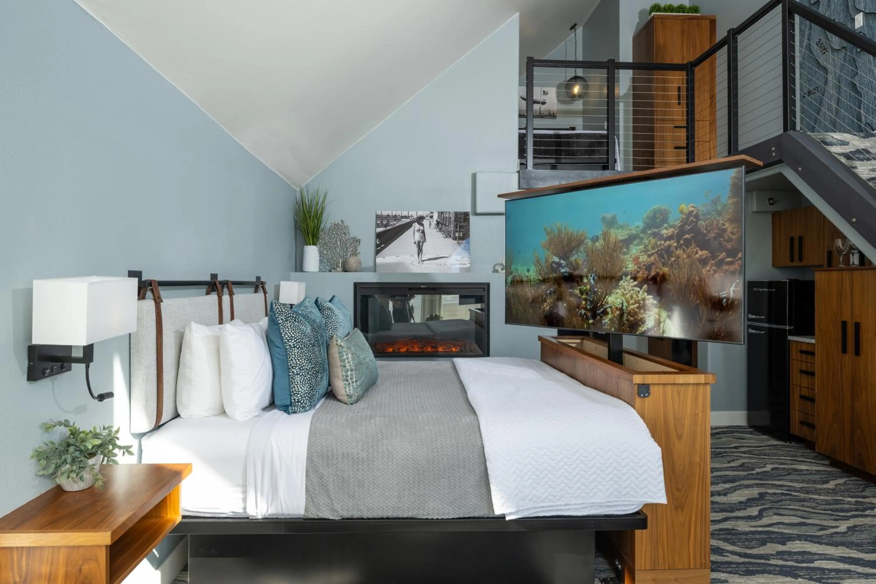 Bed in The Seaside Oceanfront Inn