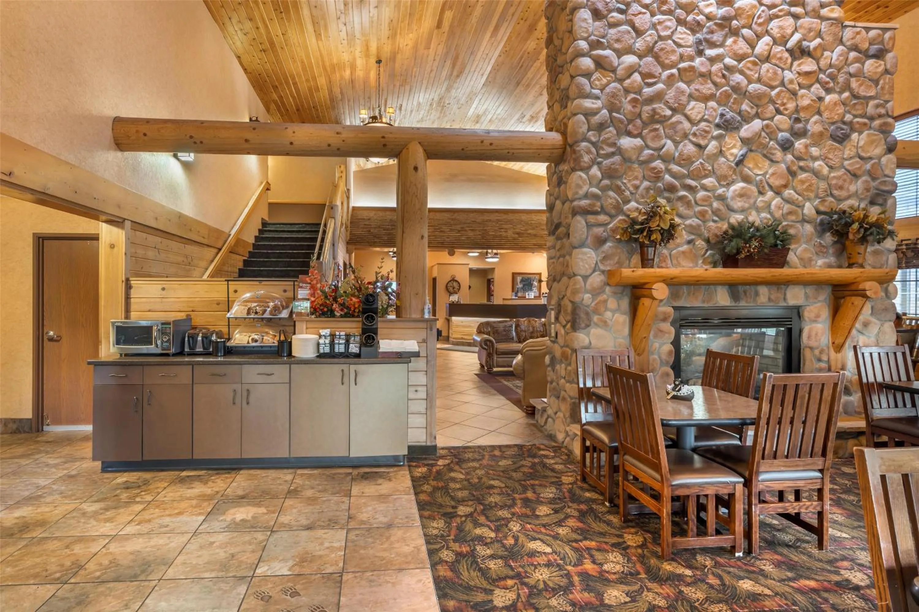 Breakfast in Best Western Plus Kelly Inn & Suites