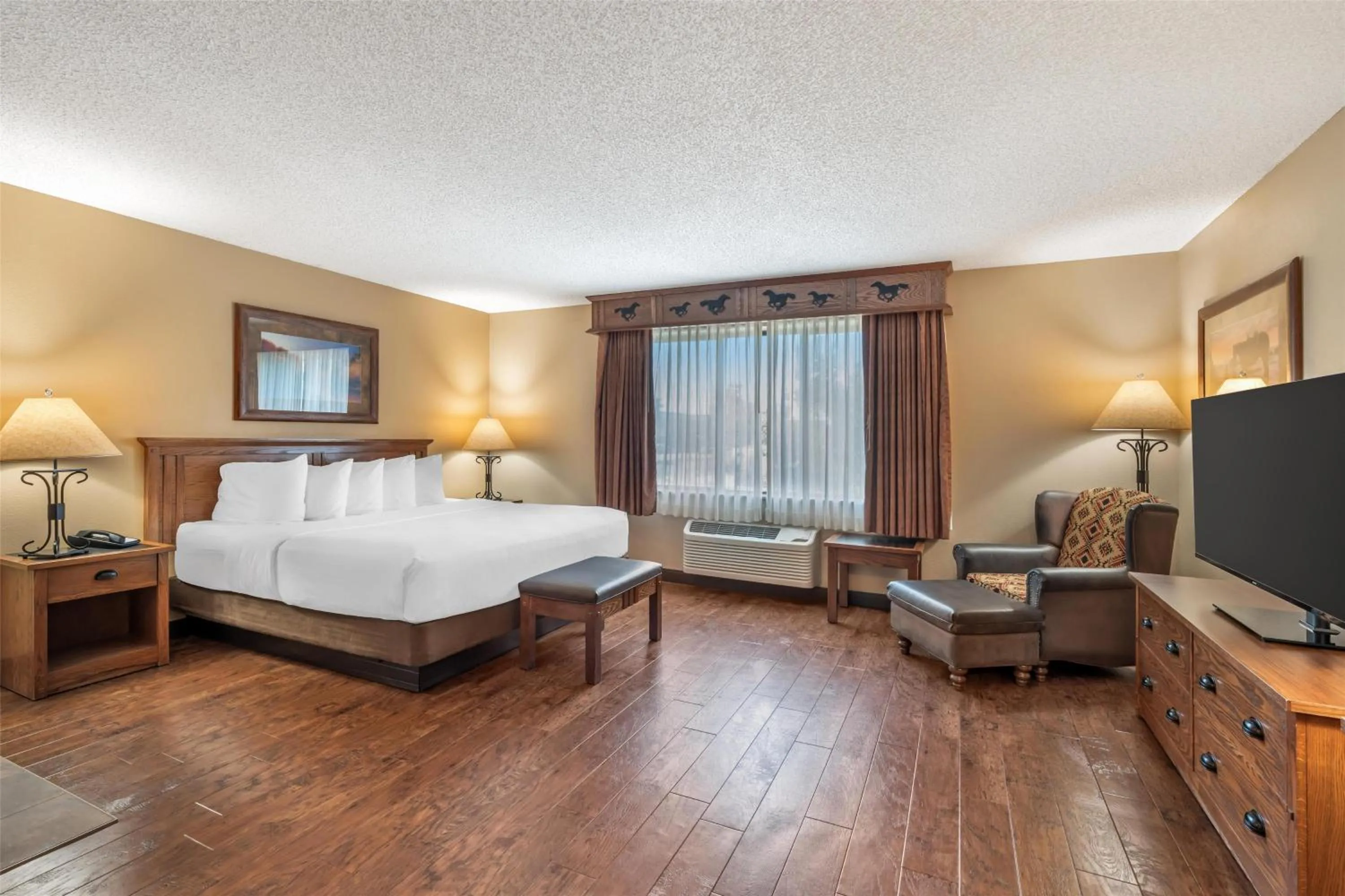 Photo of the whole room, Bed in Best Western Plus Kelly Inn & Suites