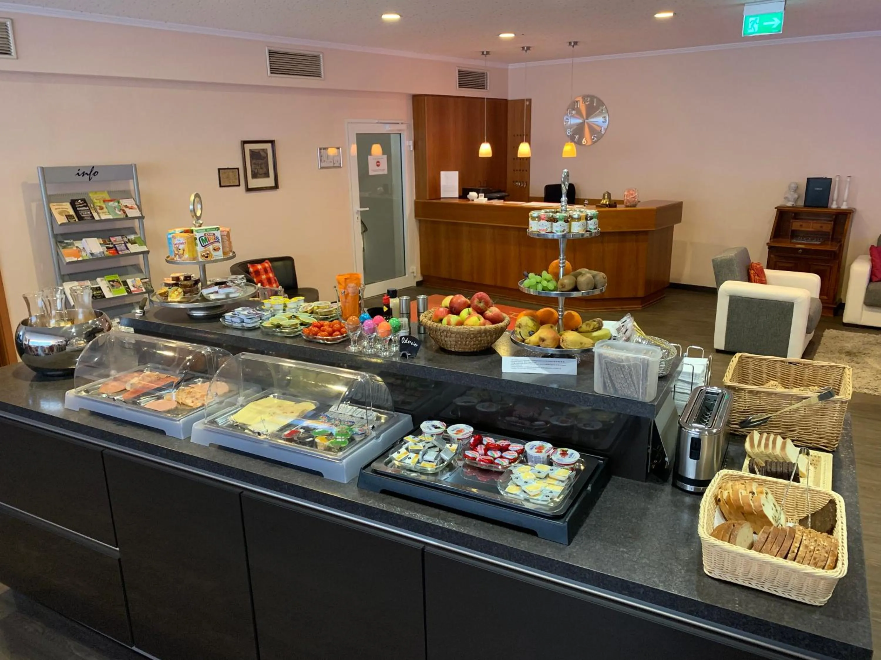 Buffet breakfast in Hotel Well Garni