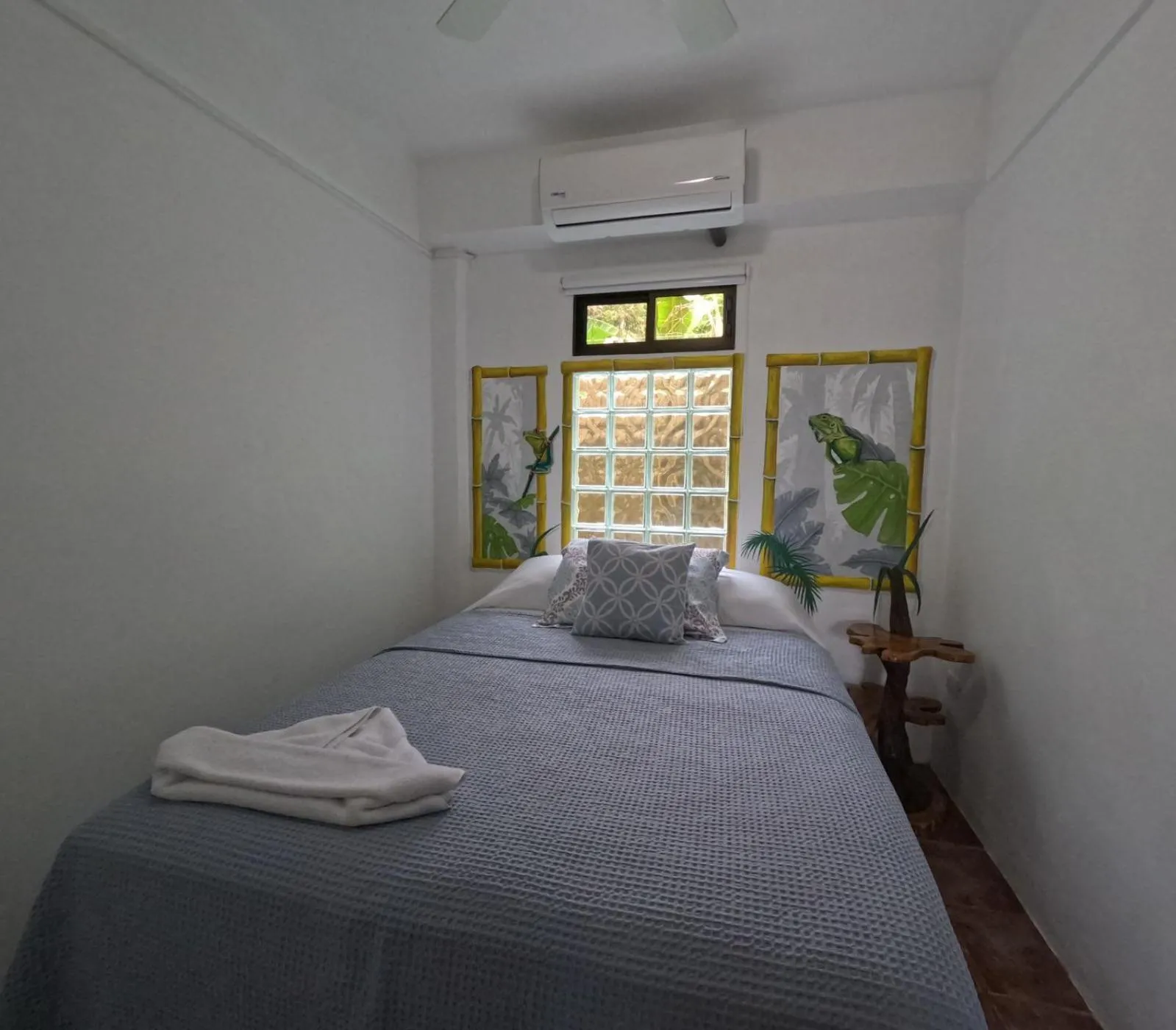 Bed in La Sirena Playa Jacó