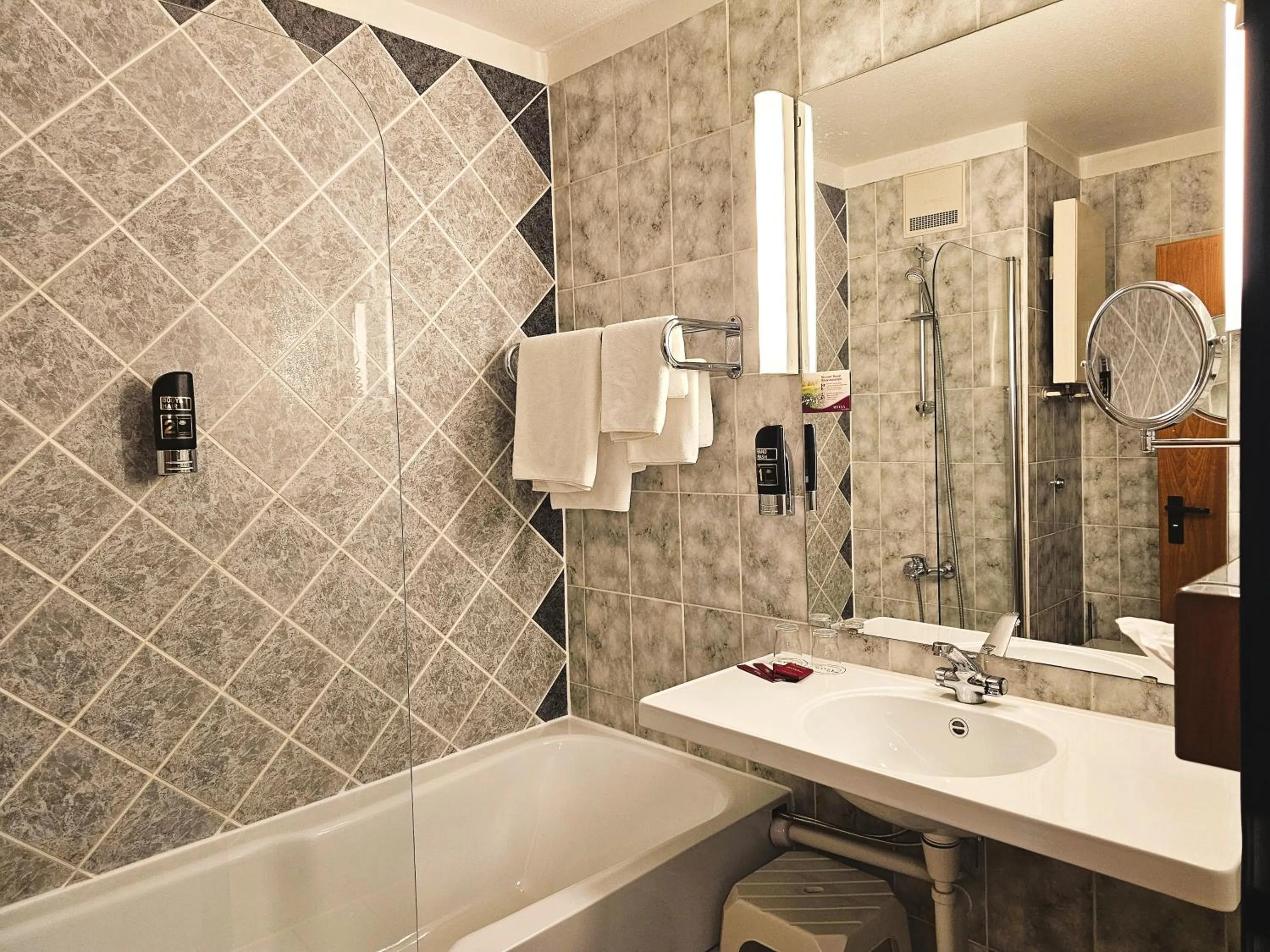 Bathroom in Arvena Park Hotel