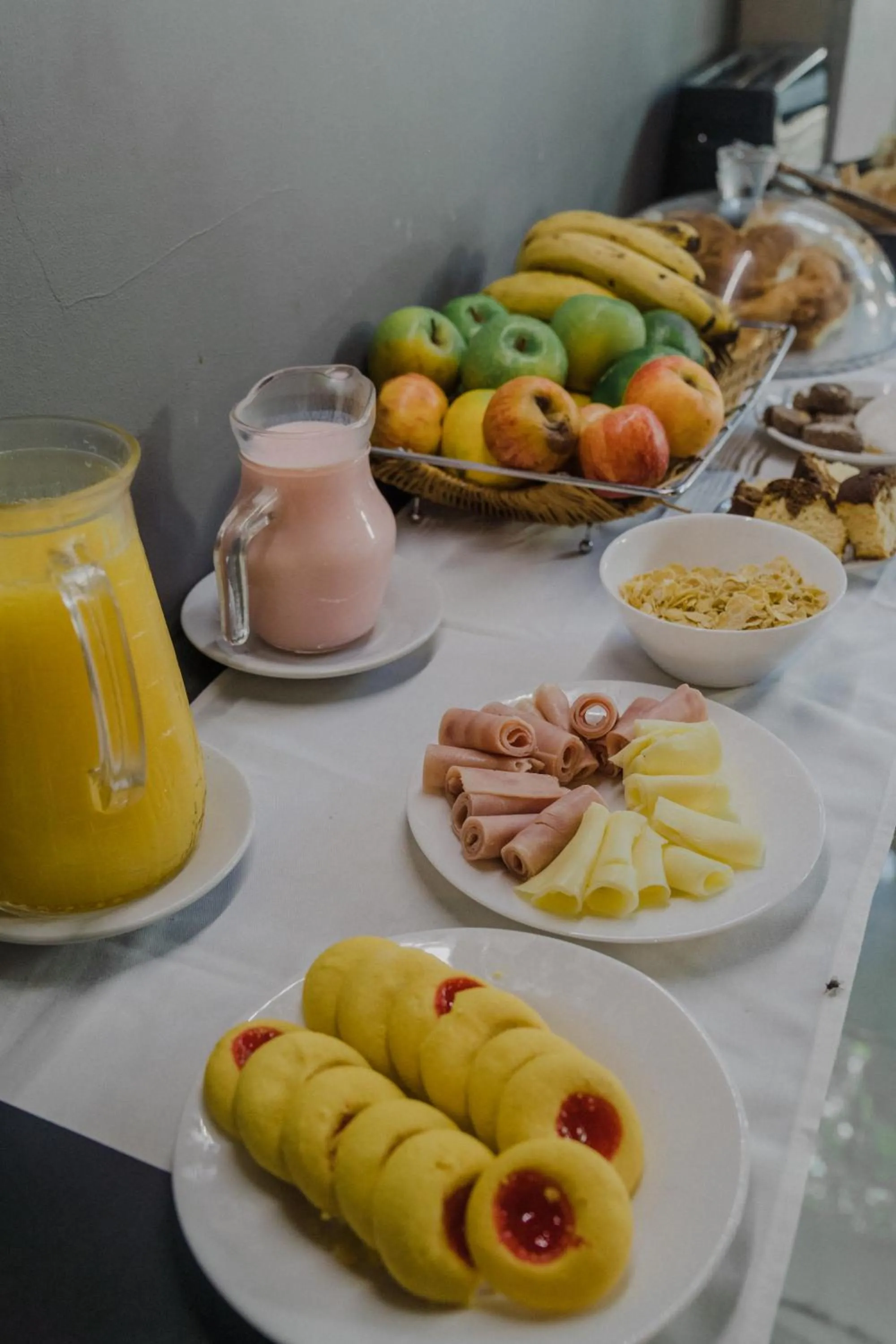 Breakfast in Quijano Hotel - Aparts & Suites