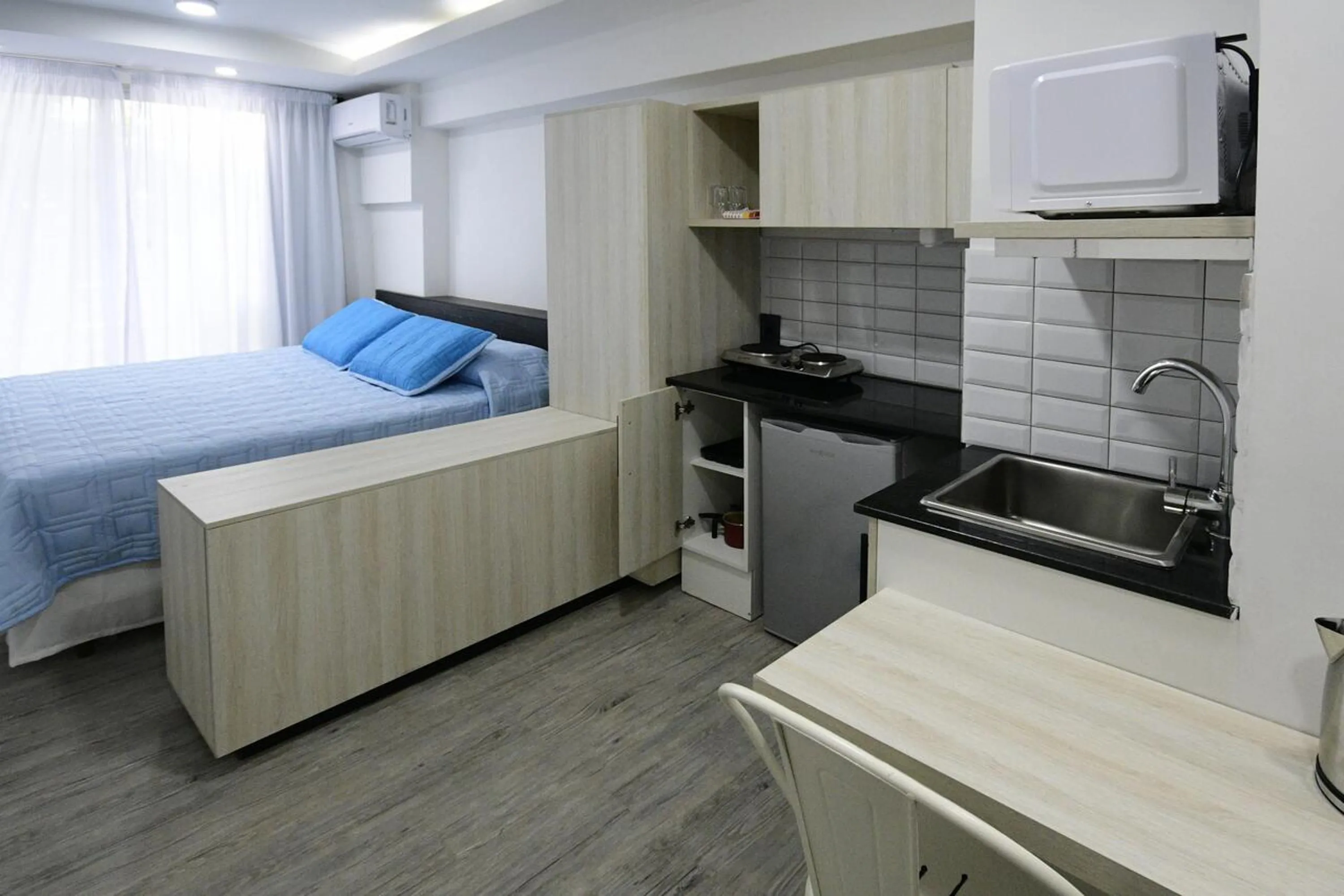 Kitchen or kitchenette, Bed in Quijano Hotel - Aparts & Suites