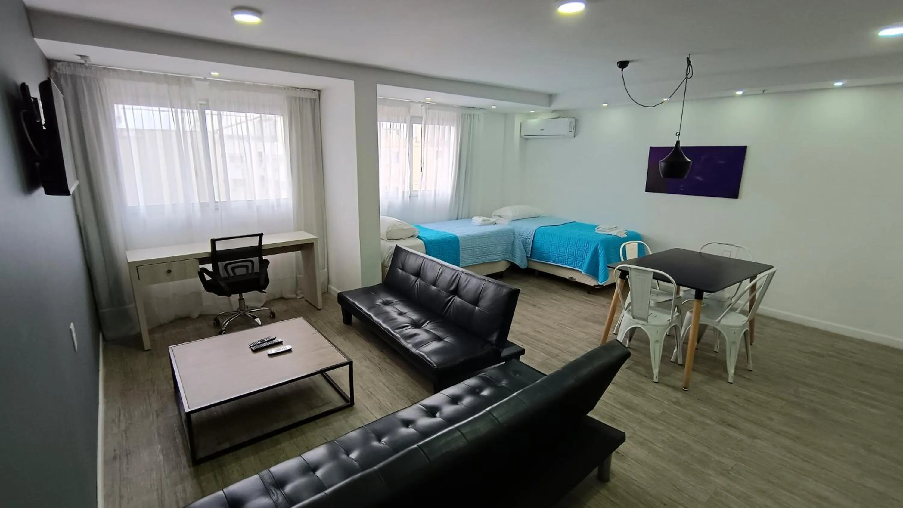 Communal lounge/ TV room in Quijano Hotel - Aparts & Suites