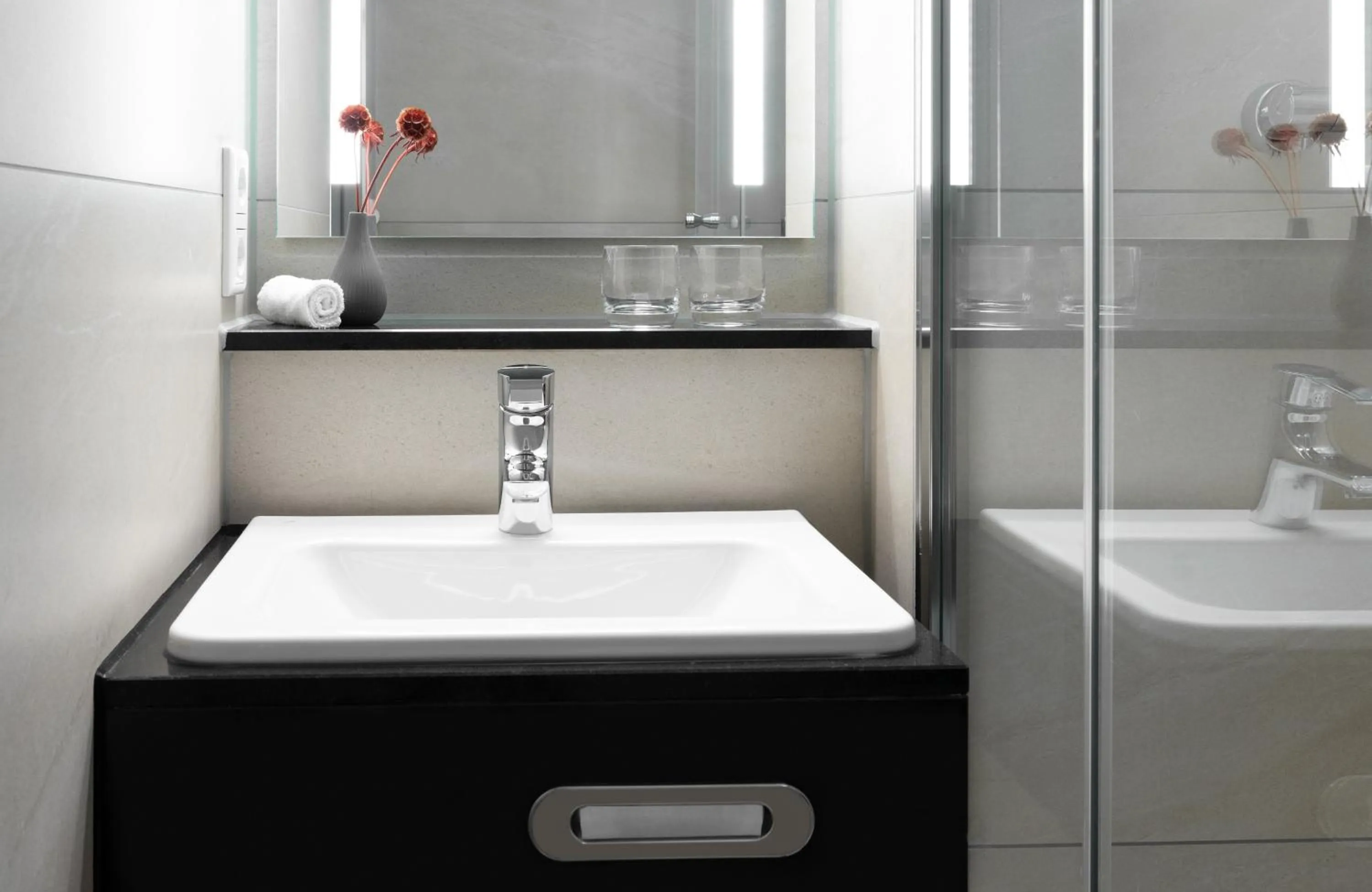 Bathroom in Leonardo Hotel Nürnberg