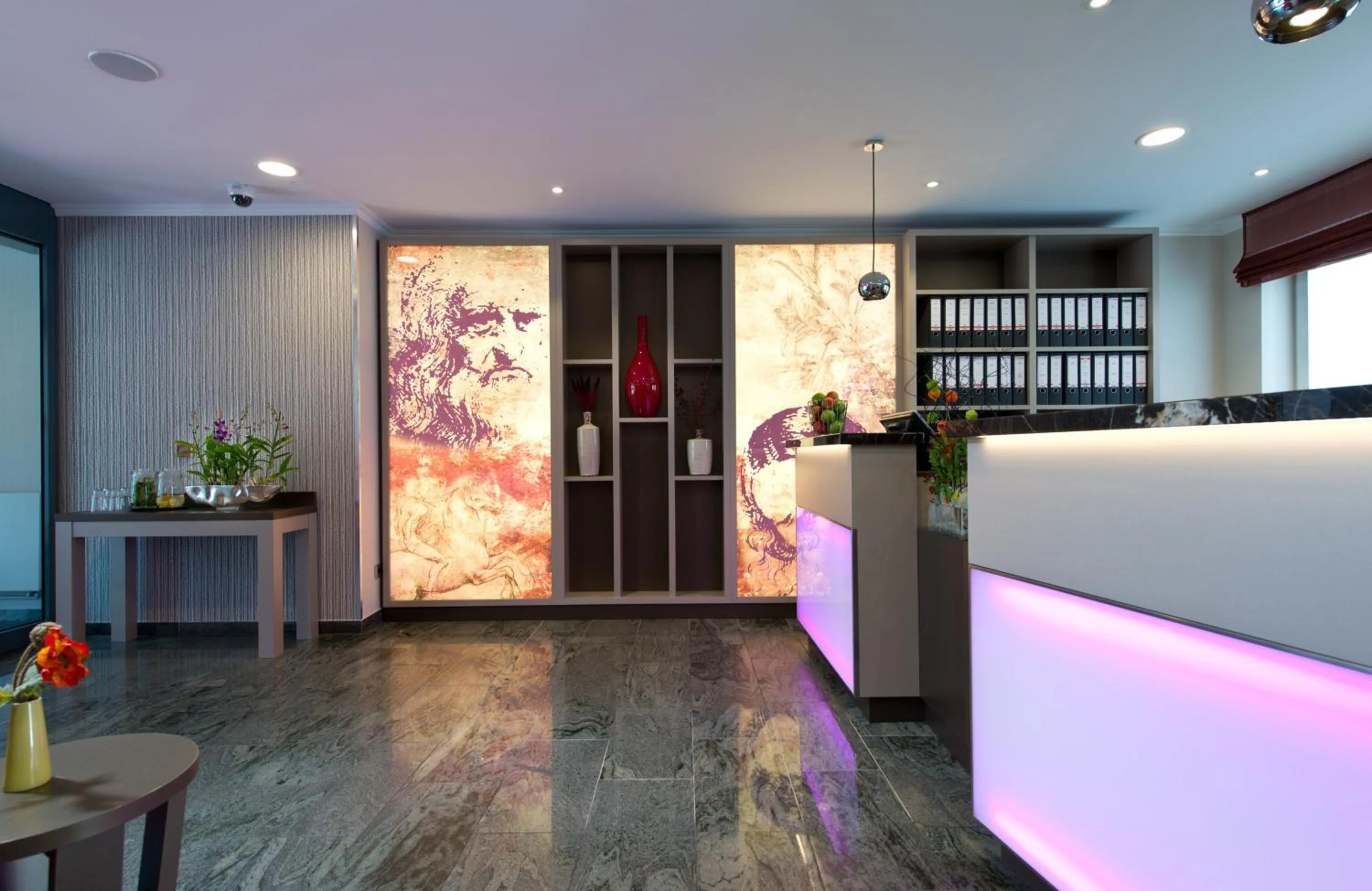 Lobby or reception in Leonardo Hotel Nürnberg