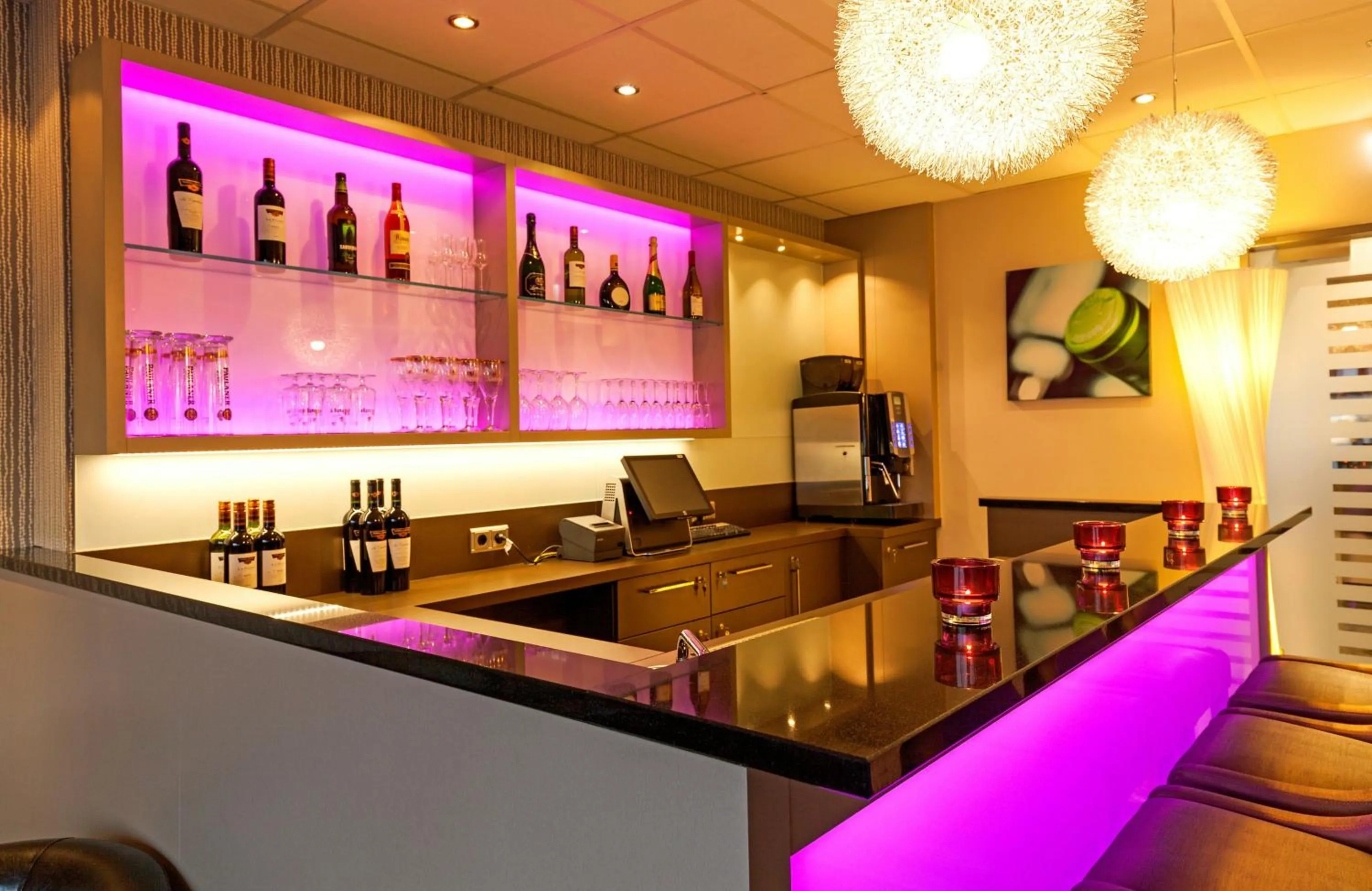 Lounge or bar in Leonardo Hotel Nürnberg