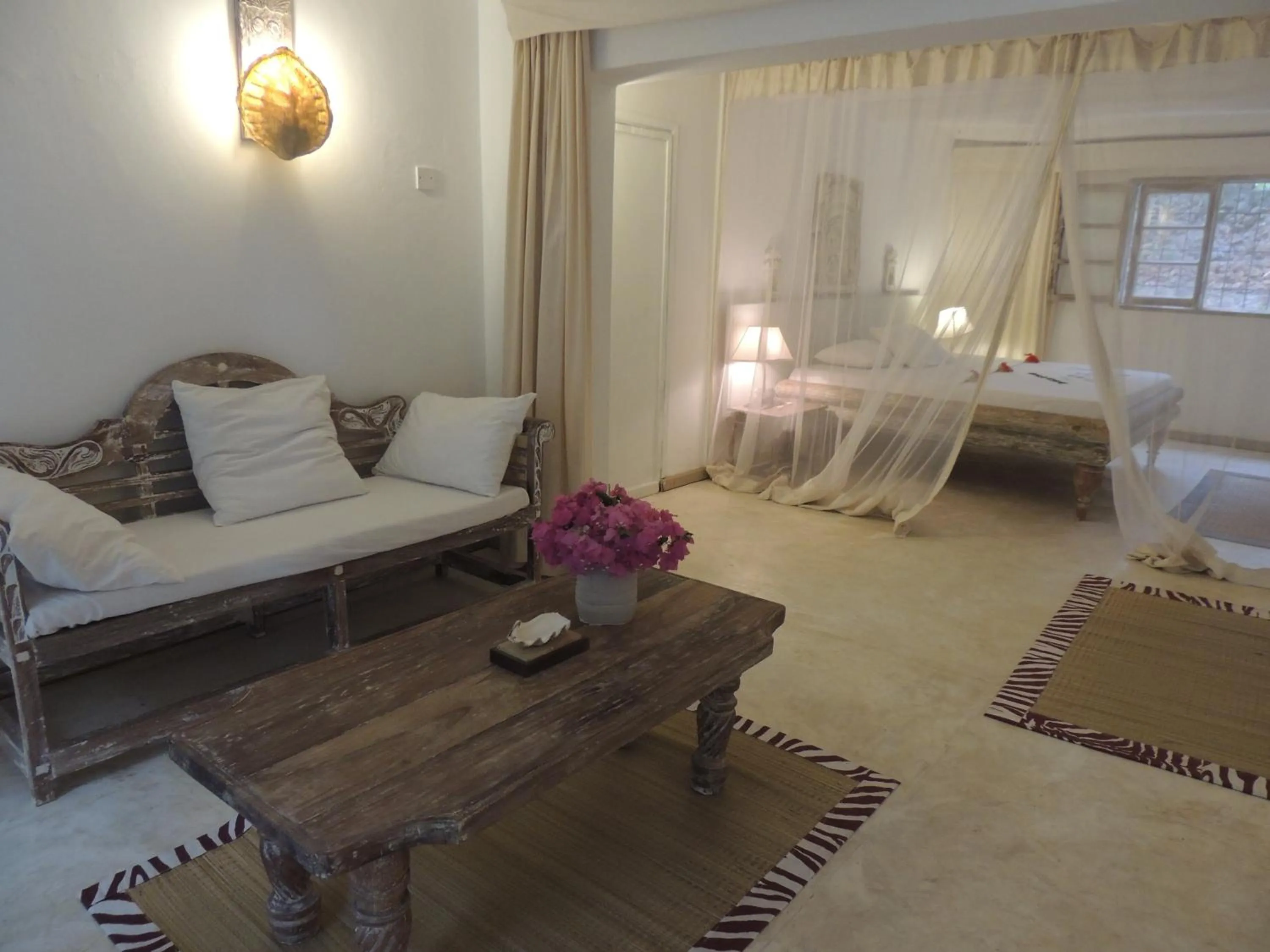 Living room, Bed in White Elephant Sea Lodge