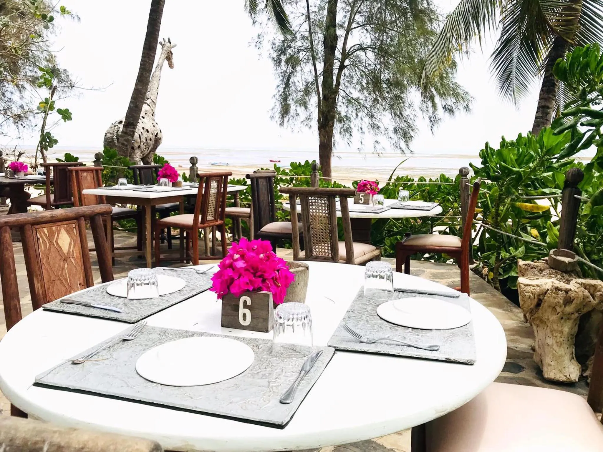 Restaurant/places to eat in White Elephant Sea Lodge