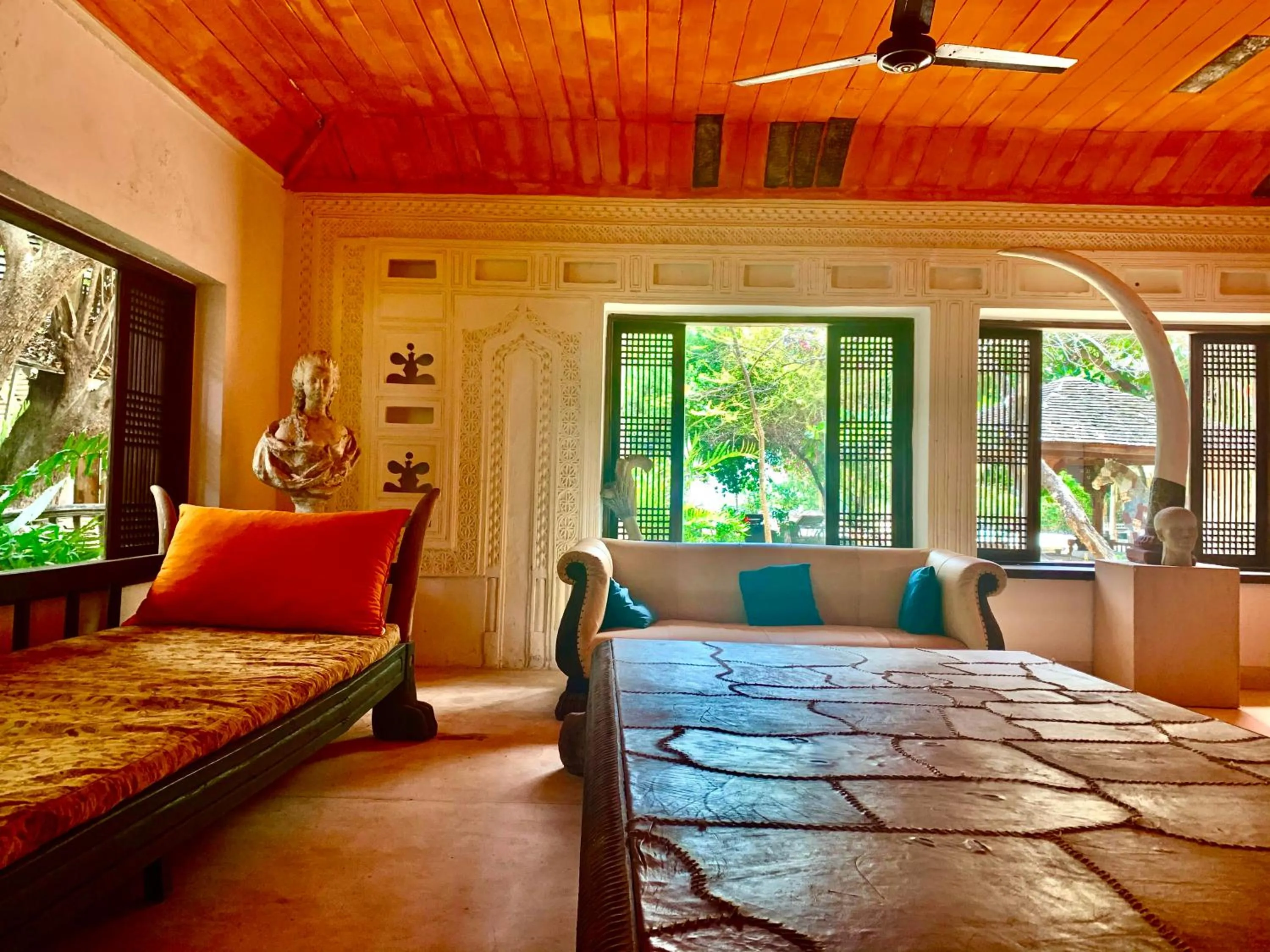 Lounge or bar in White Elephant Sea Lodge