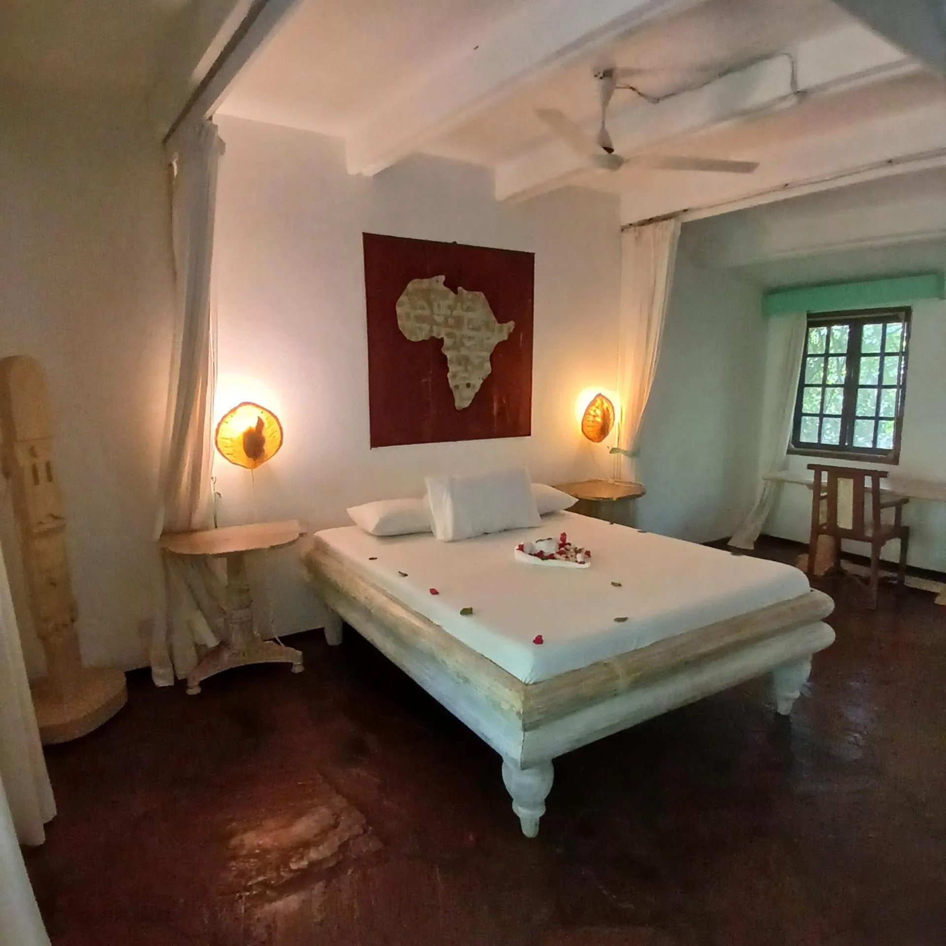 Bedroom, Bed in White Elephant Sea Lodge
