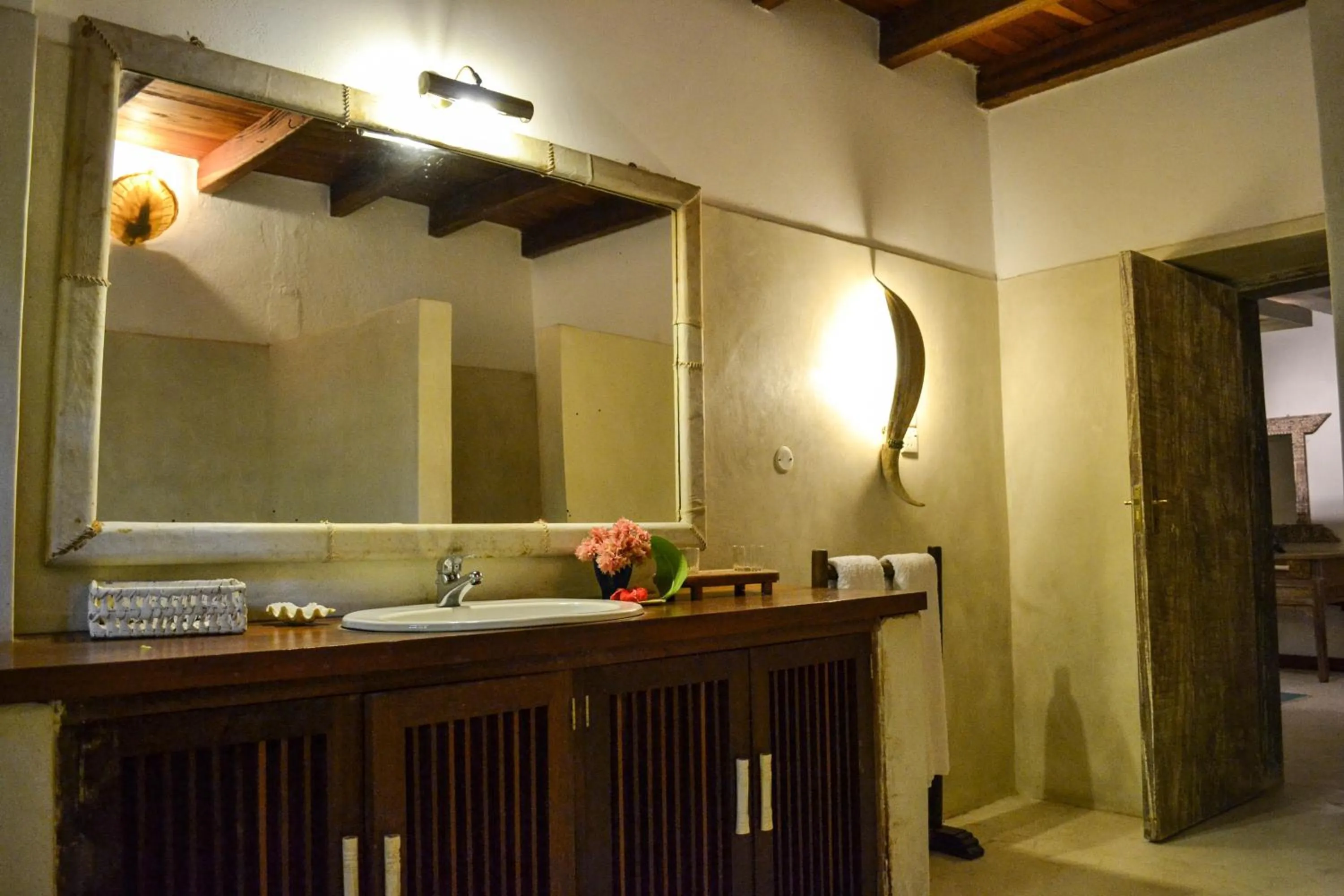 Bathroom in White Elephant Sea Lodge