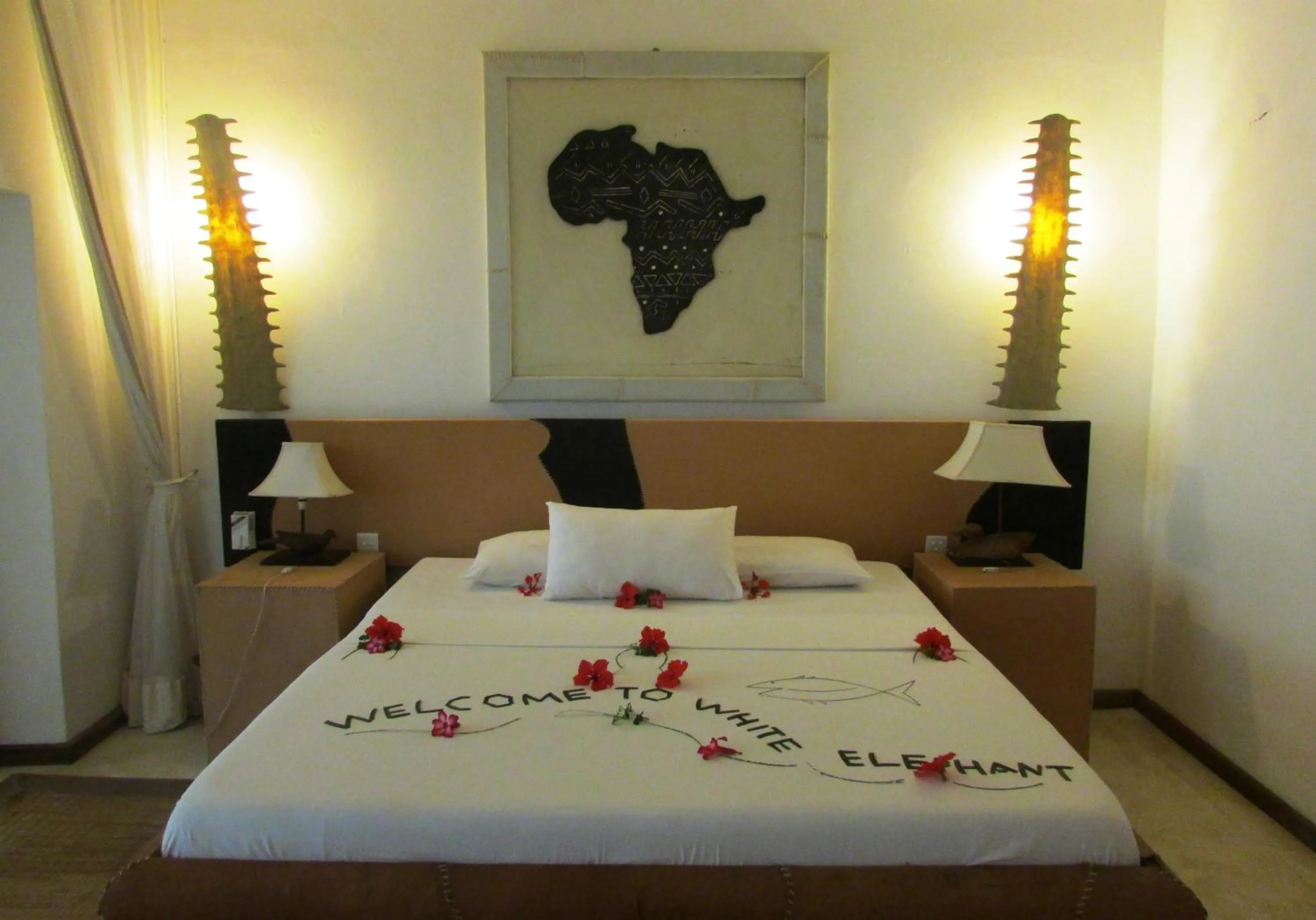 Photo of the whole room, Bed in White Elephant Sea Lodge