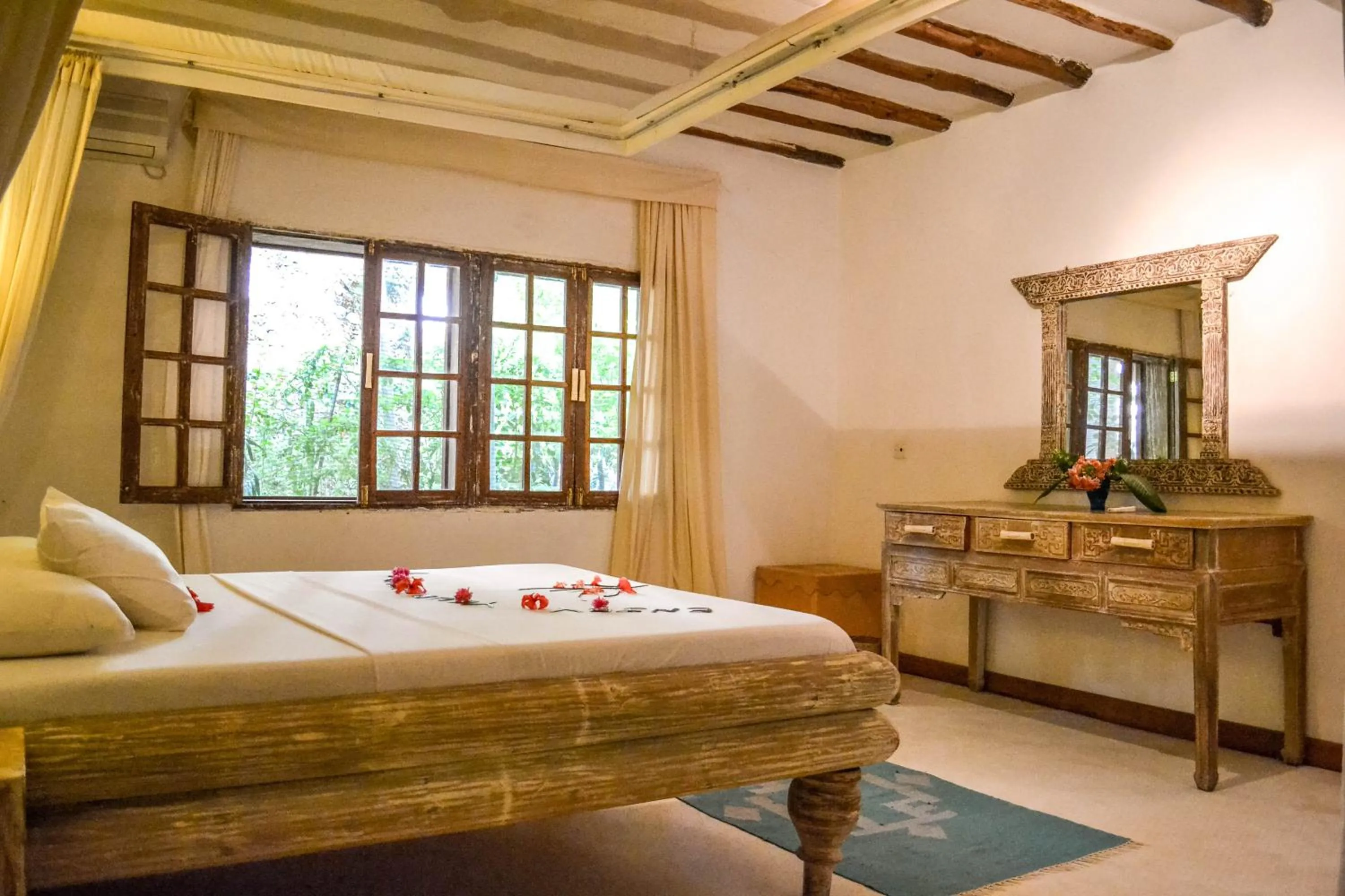 Bedroom, Bed in White Elephant Sea Lodge