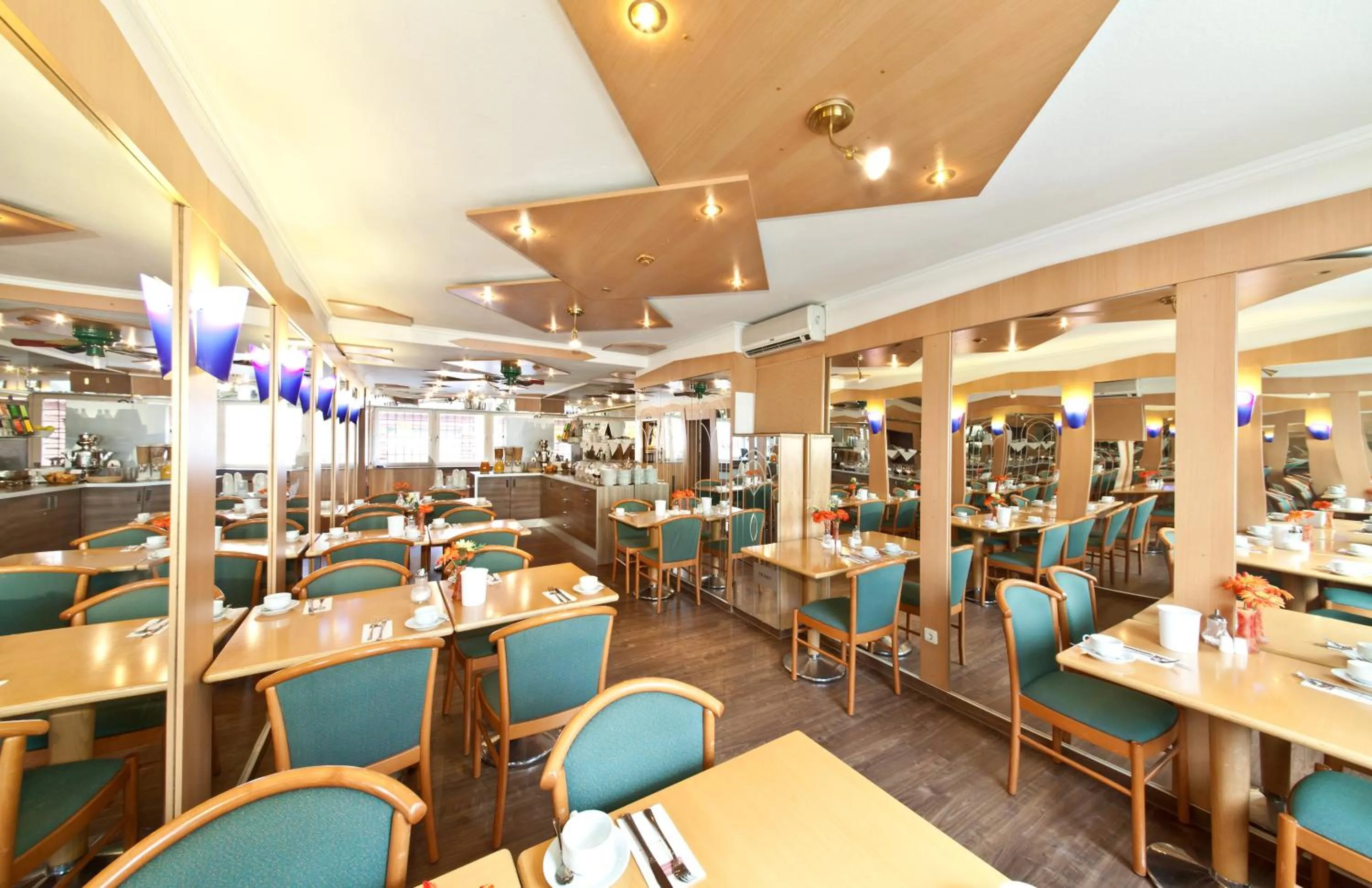 Restaurant/places to eat in Hotel Primus Frankfurt Sachsenhausen