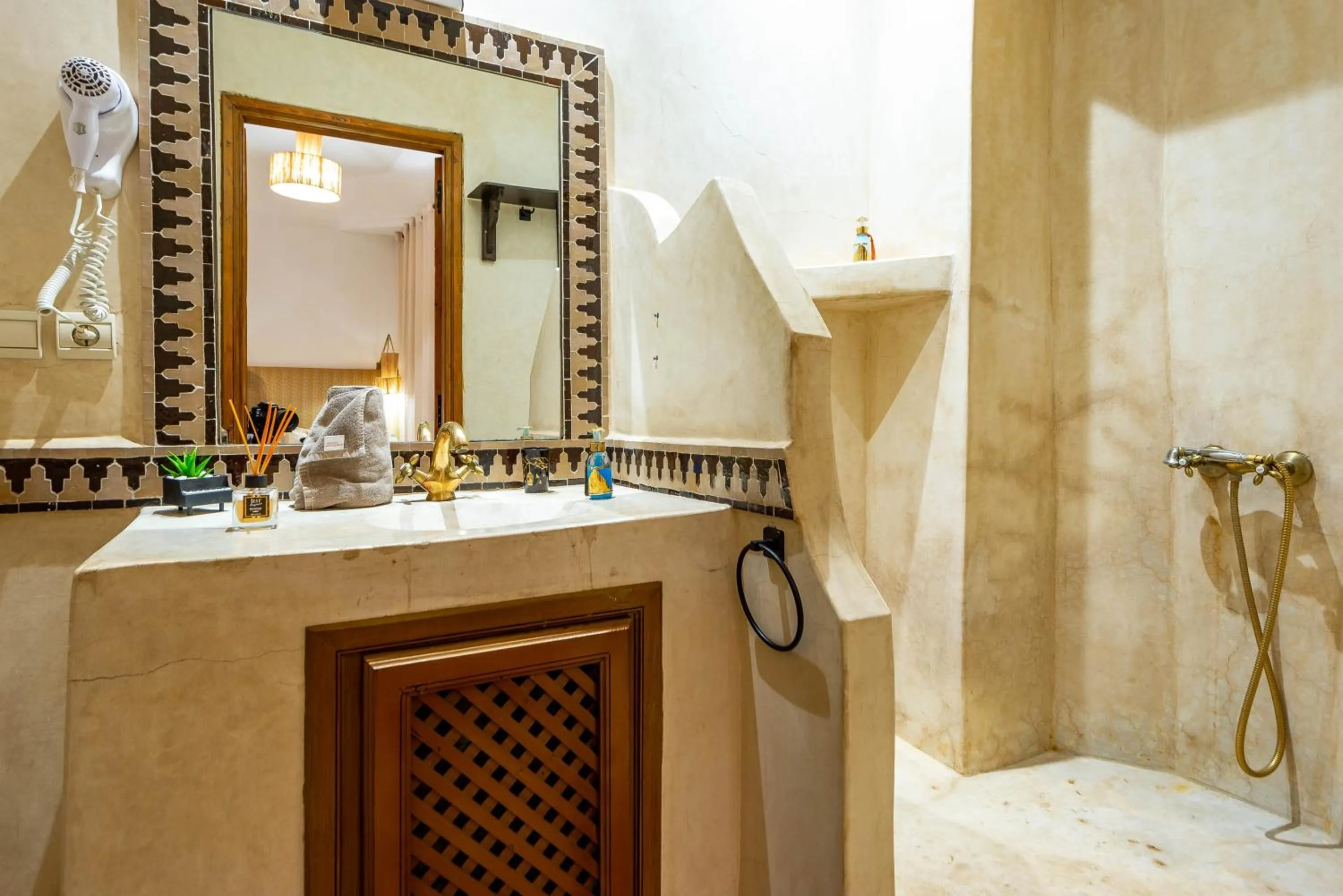 Shower in Riad La Croix Berbere Deluxe