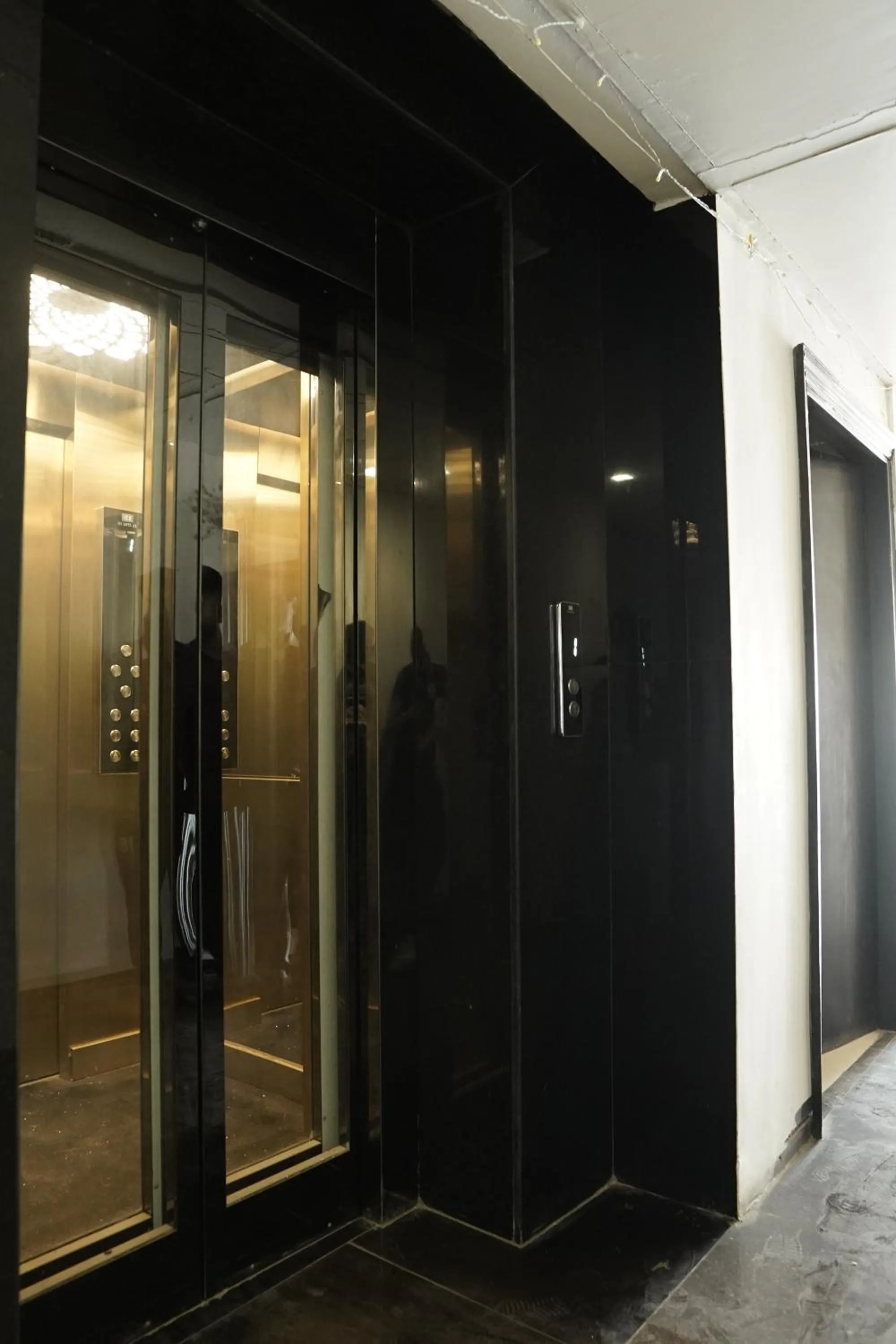 elevator in Hotel The Black Gold