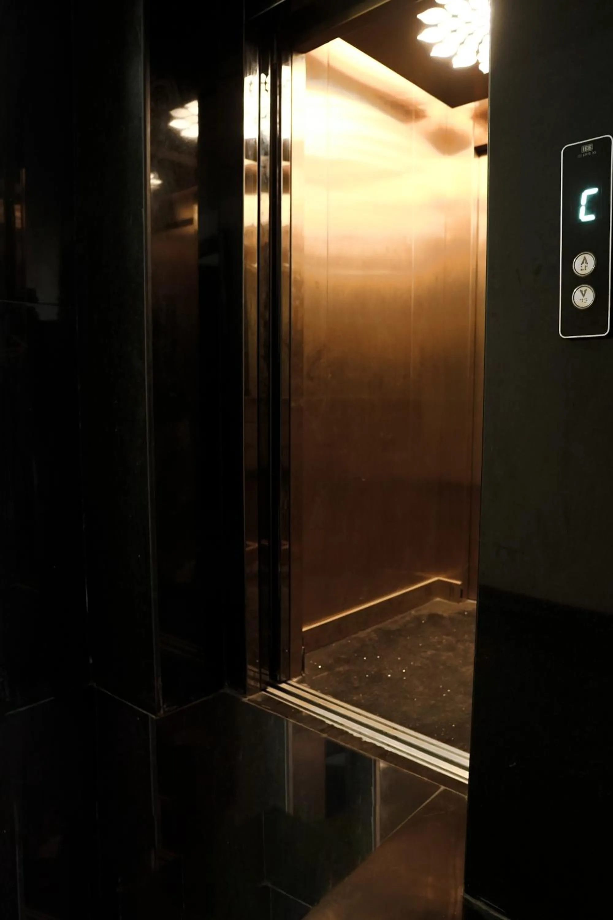 elevator in Hotel The Black Gold