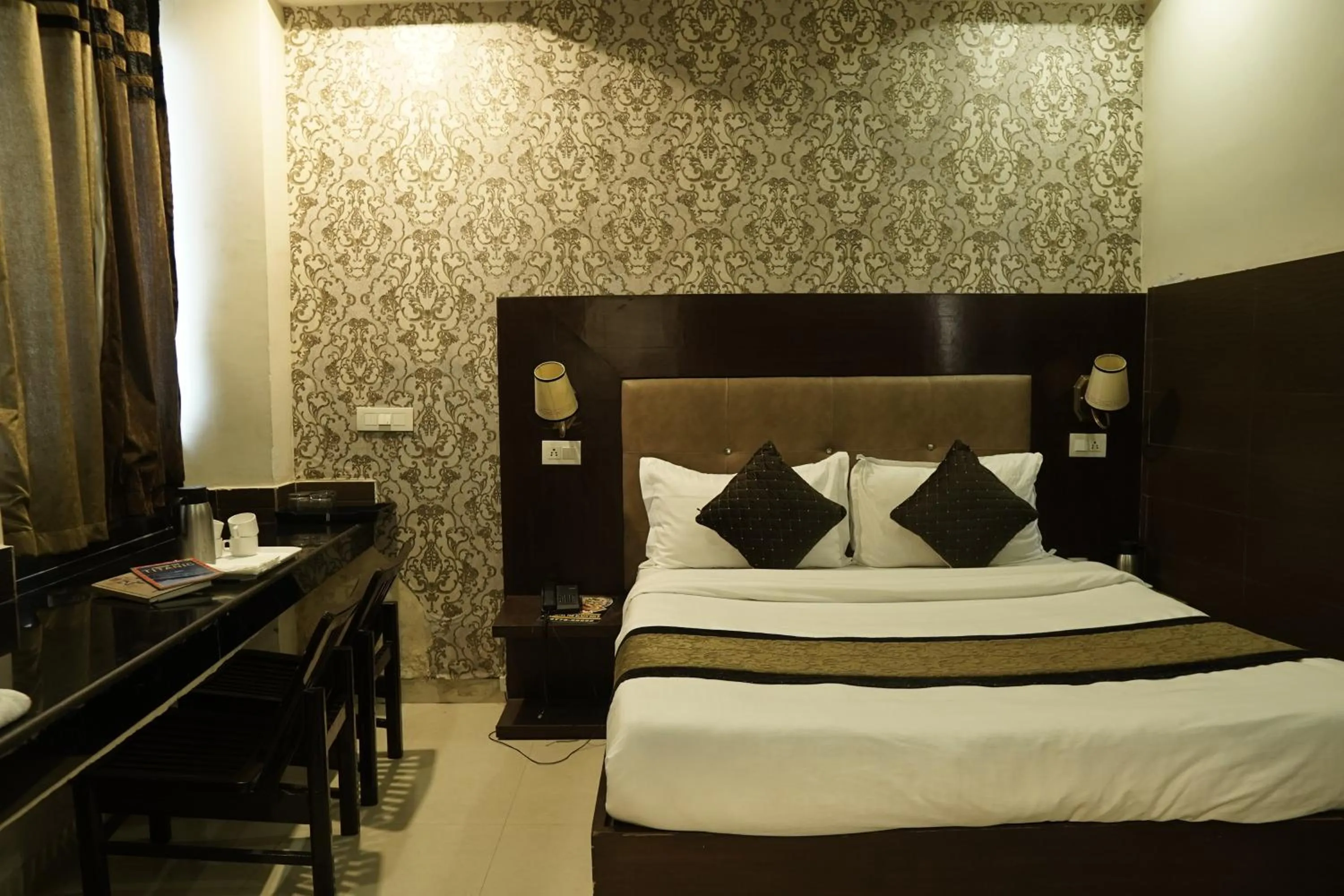 Photo of the whole room, Bed in Hotel The Black Gold