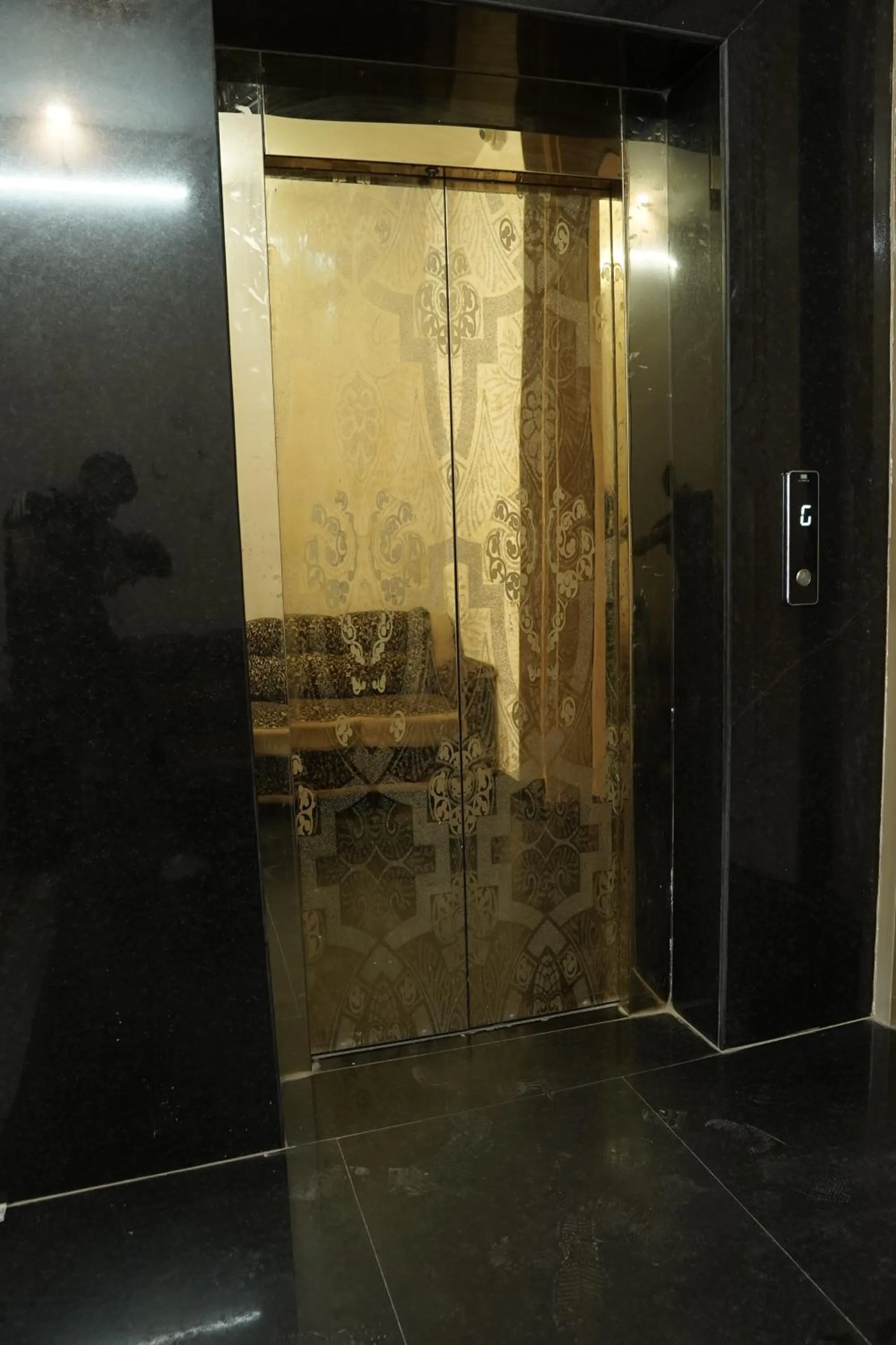 elevator in Hotel The Black Gold